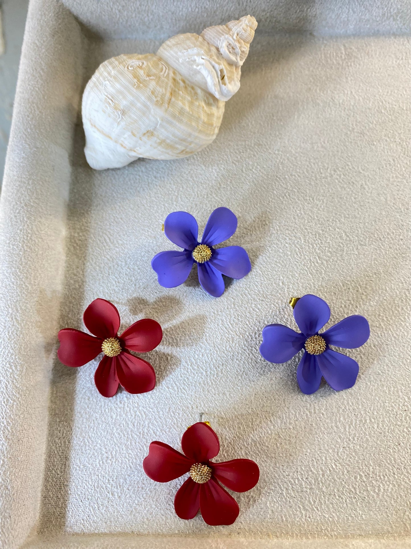 Σκουλαρίκια Λουλούδι "Belle & Ariel" – Ατσάλινα, Κόκκινο ή Μωβ, Pnoe Studio