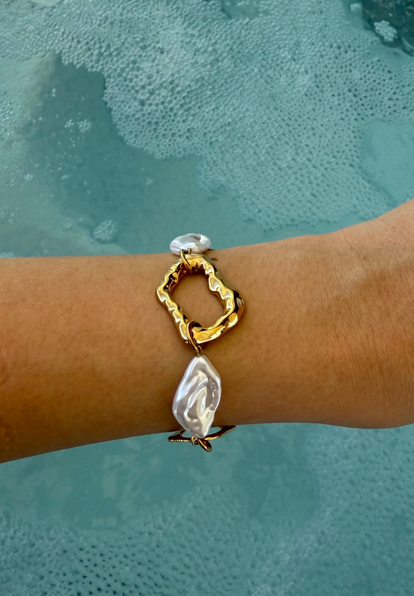 Βραχιόλι  “Dune” με Ανάγλυφους Κρίκους & Μαργαριτάρια