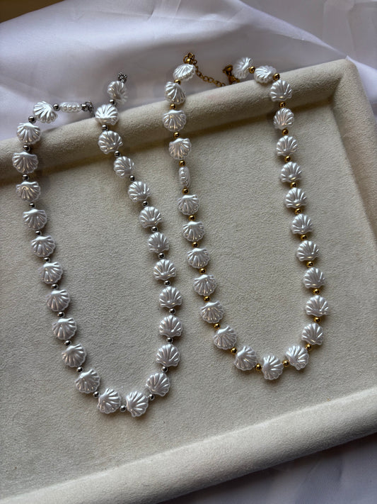 Κολιέ με Λευκά Κοχύλια και Χρυσές ή Ασημί Λεπτομέρειες - Pnoe Studio