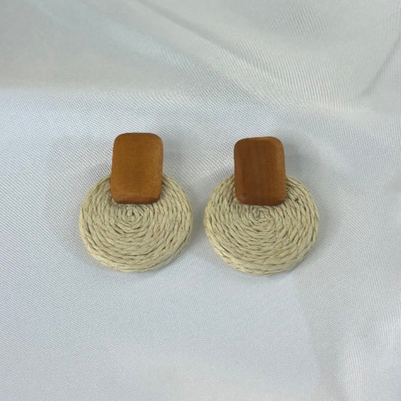 Γυναικεία Σκουλαρίκια Κρεμαστά Ξύλινα & Πλεκτά Εκρού | Pnoe Studio