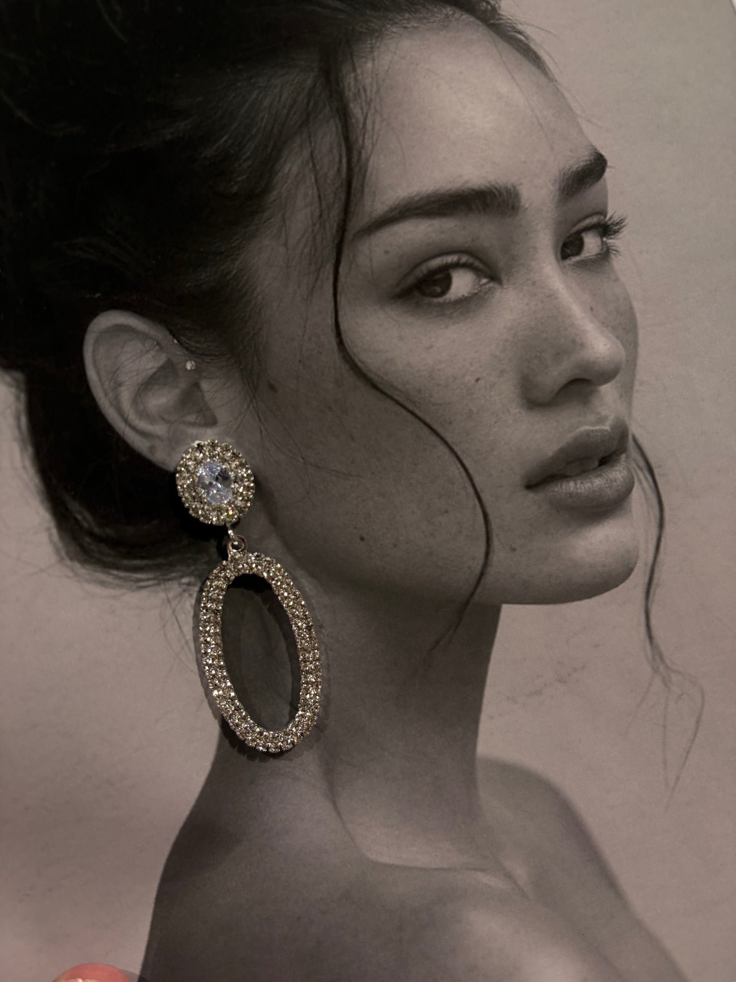 Celestial Oval Radiance