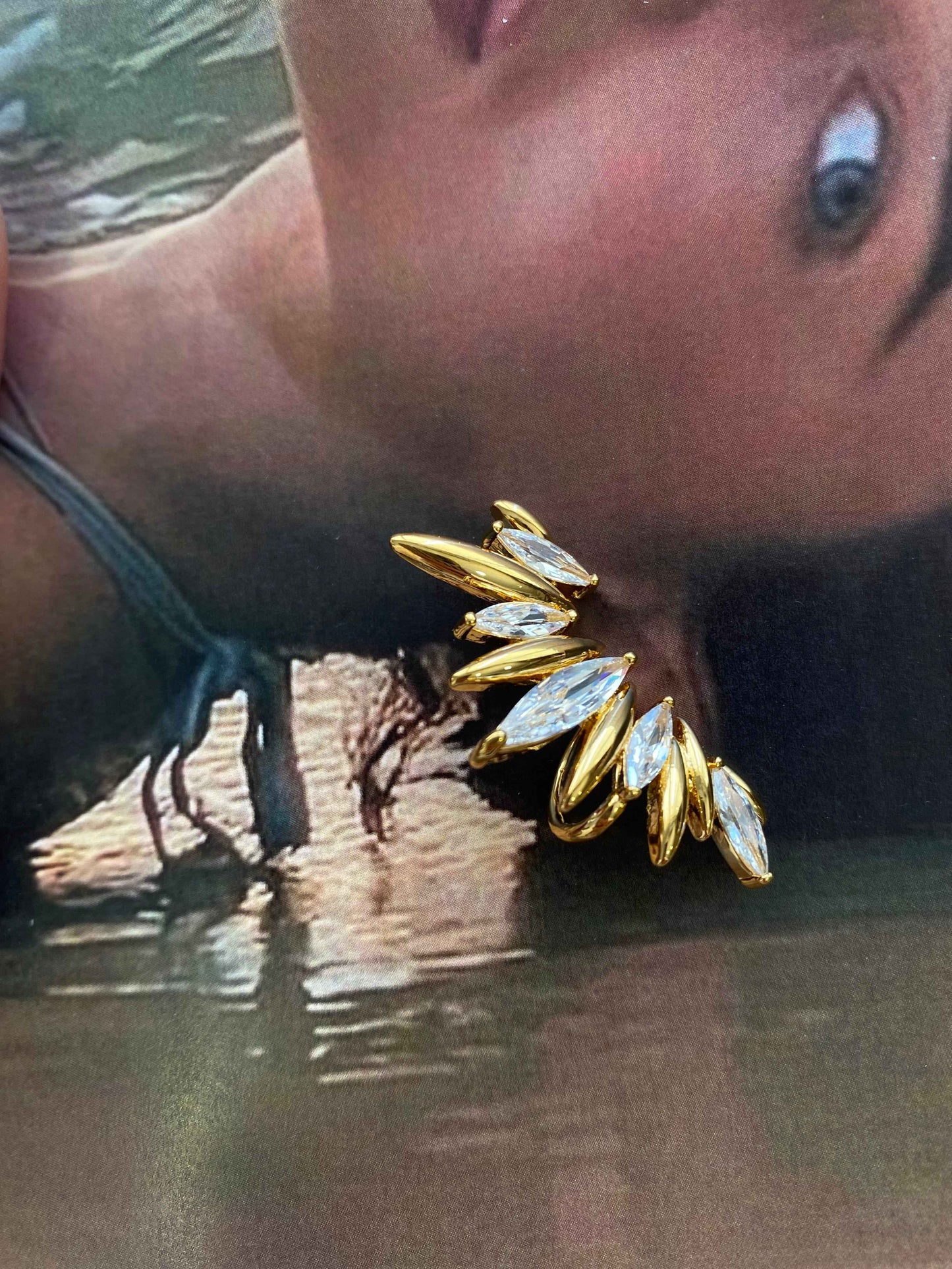 Golden Leaf Crystal Earrings – Ατσάλινα Σκουλαρίκια Φύλλα με Ζιργκόν