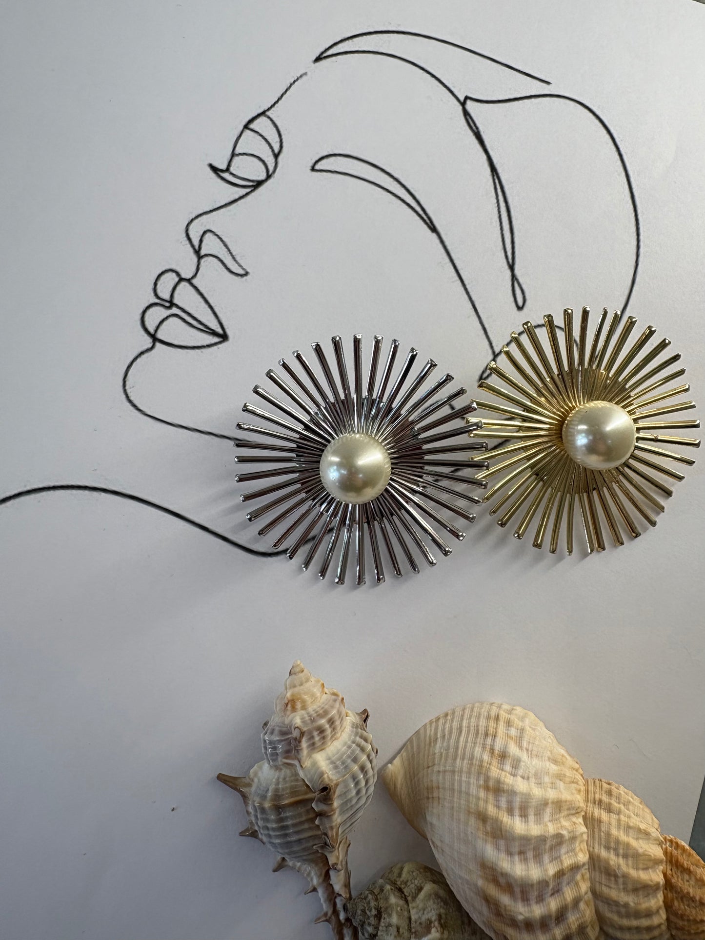 Σκουλαρίκια “Solaré” Ήλιος με Πέρλα – Gold ή Silver – Pnoe Studio