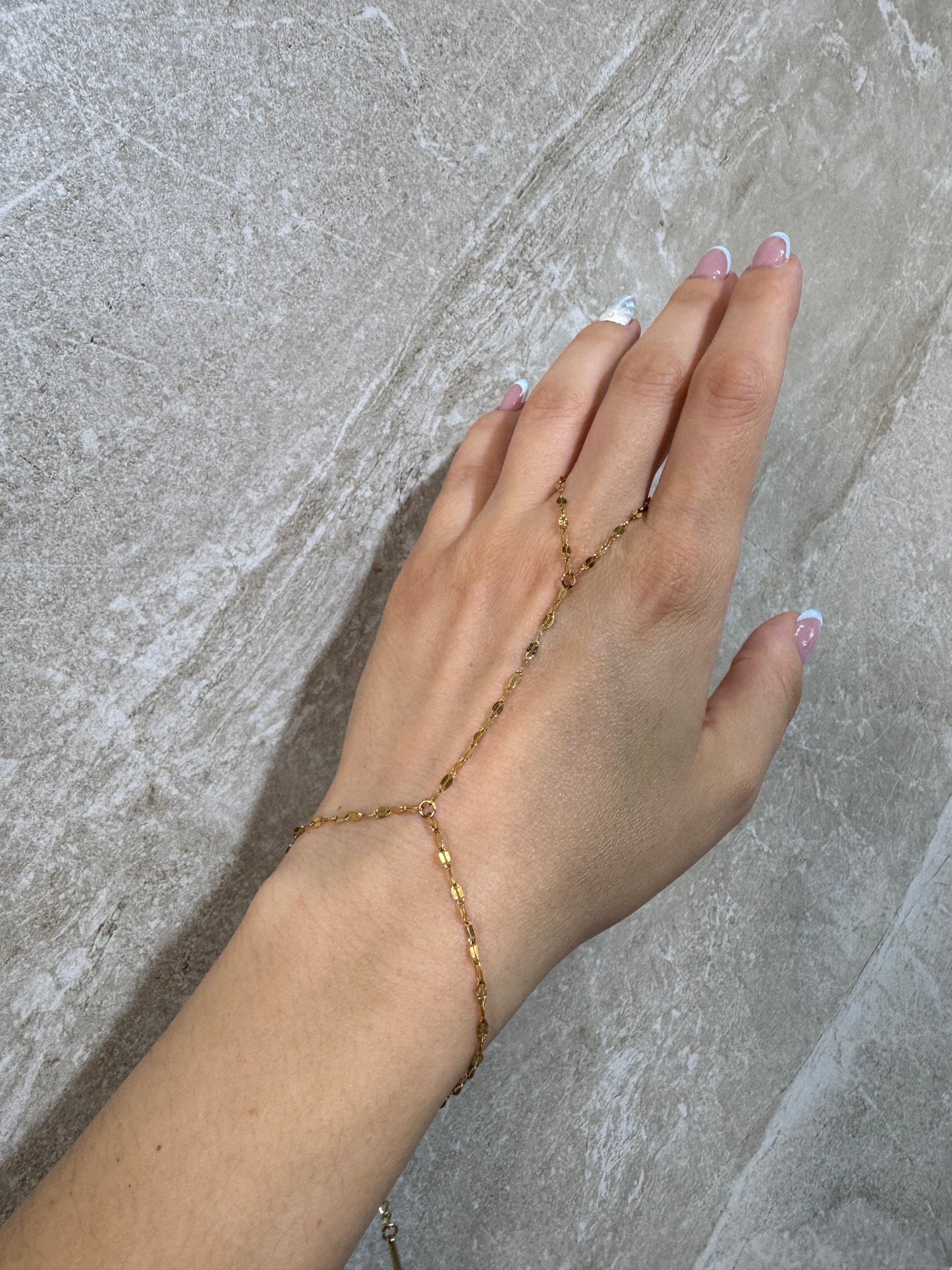 Moon Thread
handmade by Kika
Stainless Steel