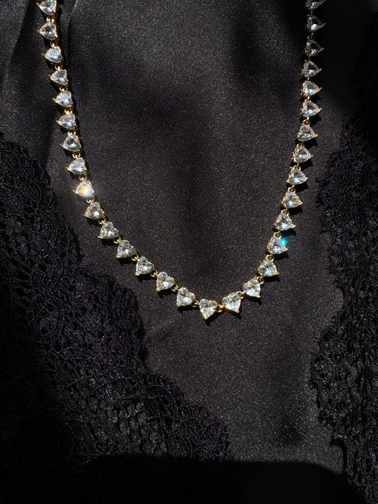 «Moonlit Grace» - χρυσό ατσάλινο κολιέ με ζιργκόν πέτρες