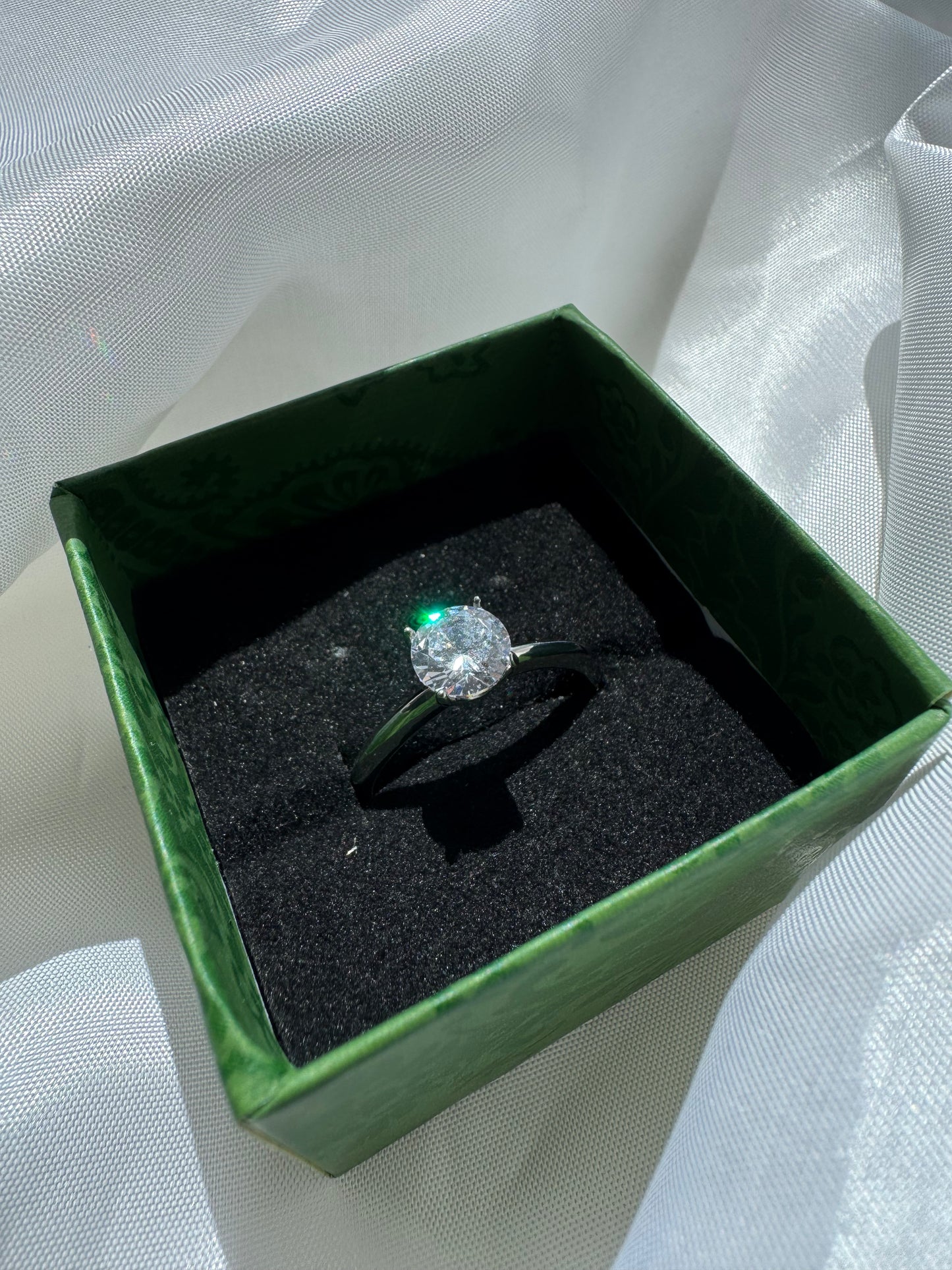 «Diamond Glow» - ασημί ατσάλινο δαχτυλίδι με ζιργκόν