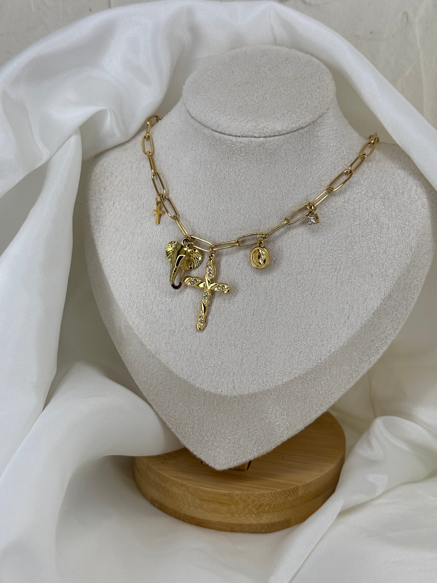 Divine Charms – ατσάλινο χρυσό κολιέ