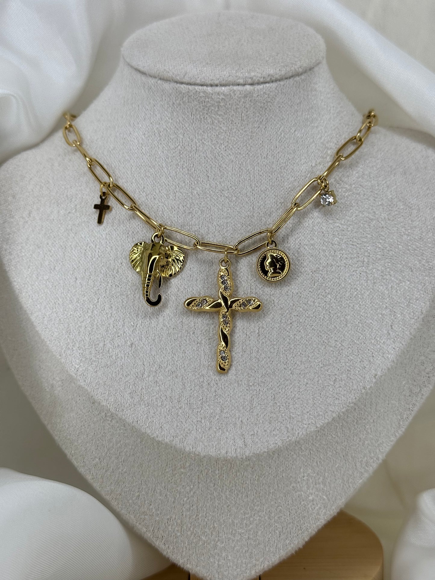 Divine Charms – ατσάλινο χρυσό κολιέ