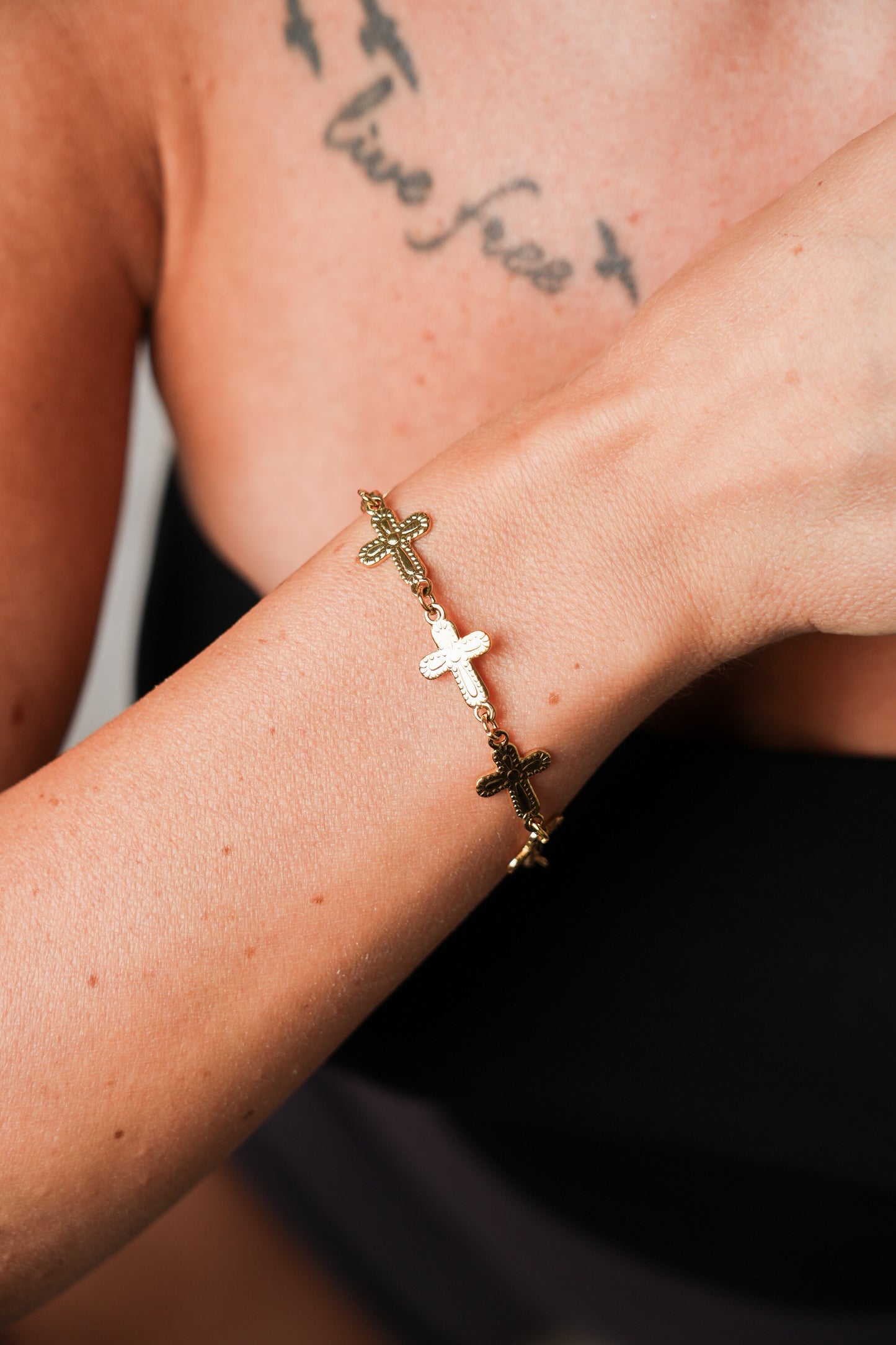 Cross Charm - χρυσό βραχιόλι stainless steel