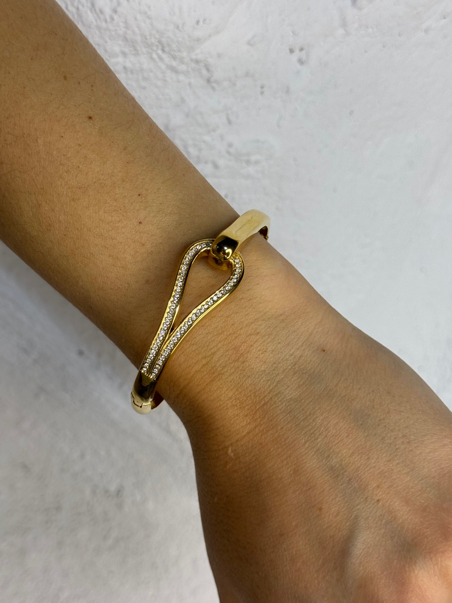 Infinity Grace – ατσάλινη χειροπέδα