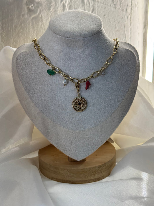 Ατσάλινο κολιέ με charms σε χρυσό χρώμα