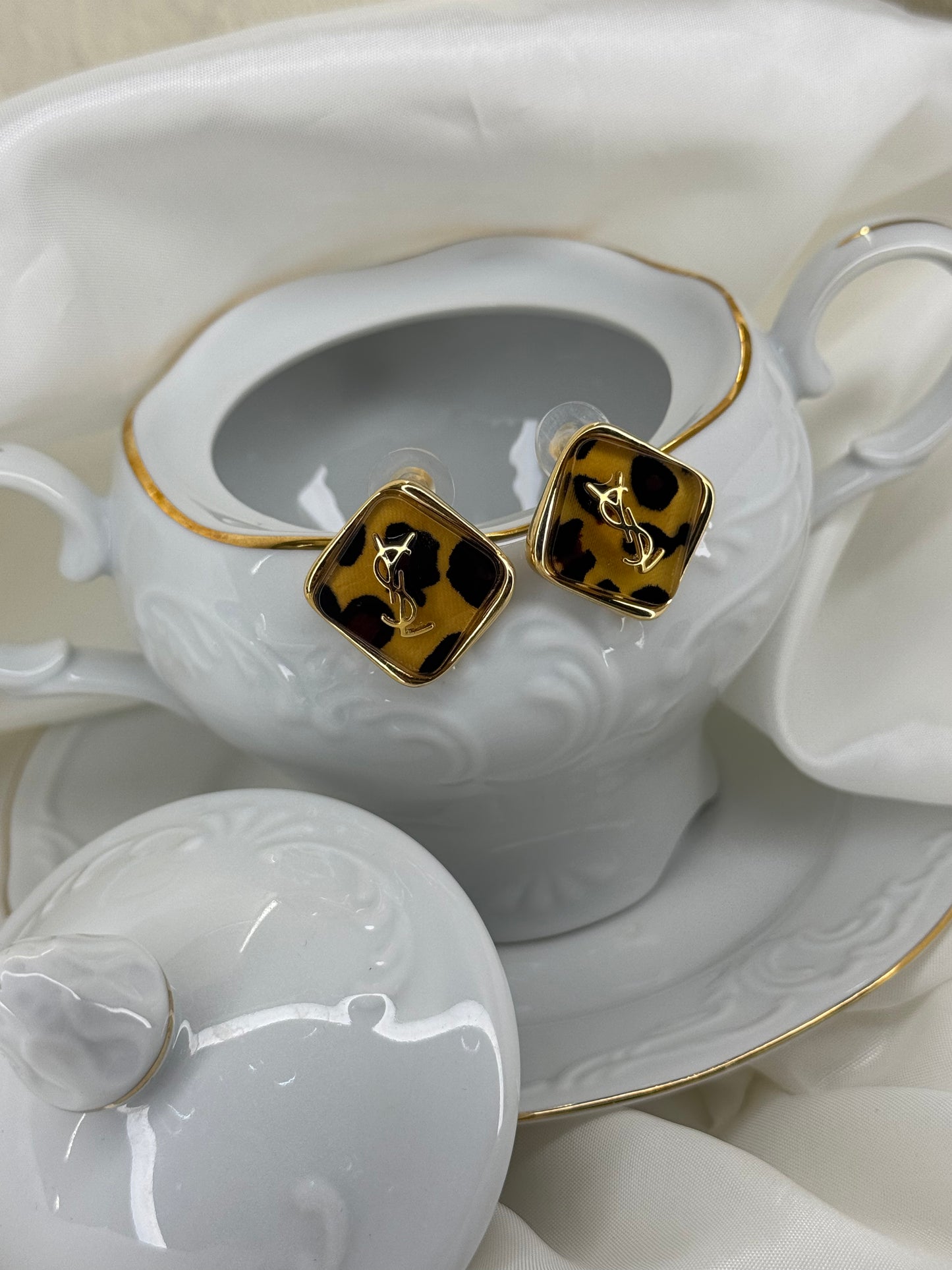 TIGRA SQUARE-σκουλαρίκια από ανθεκτικό ορείχαλκο