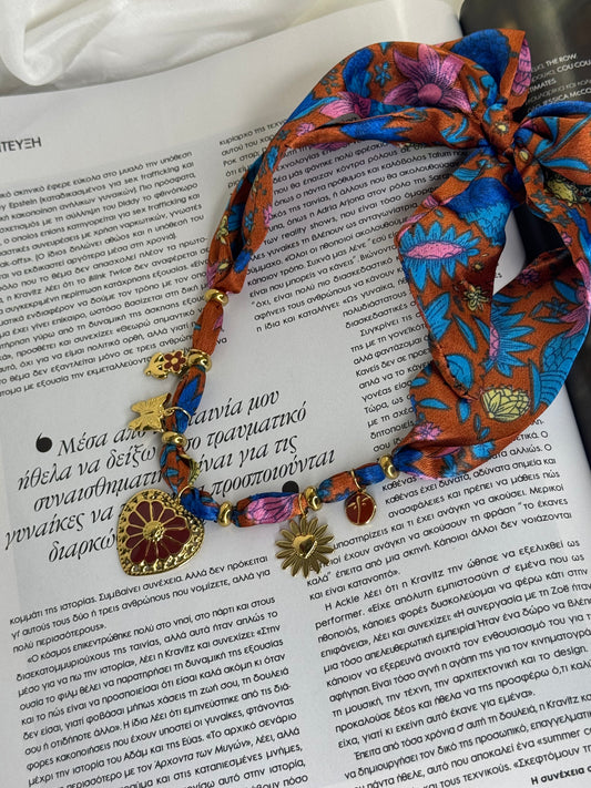 Bohemian Charm — Κολιέ με φουλάρι και χρυσά στοιχεία