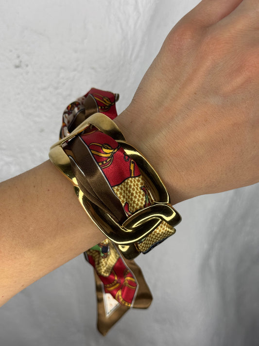Velours Chain — Βραχιόλι με φουλάρι & χρυσή αλυσίδα