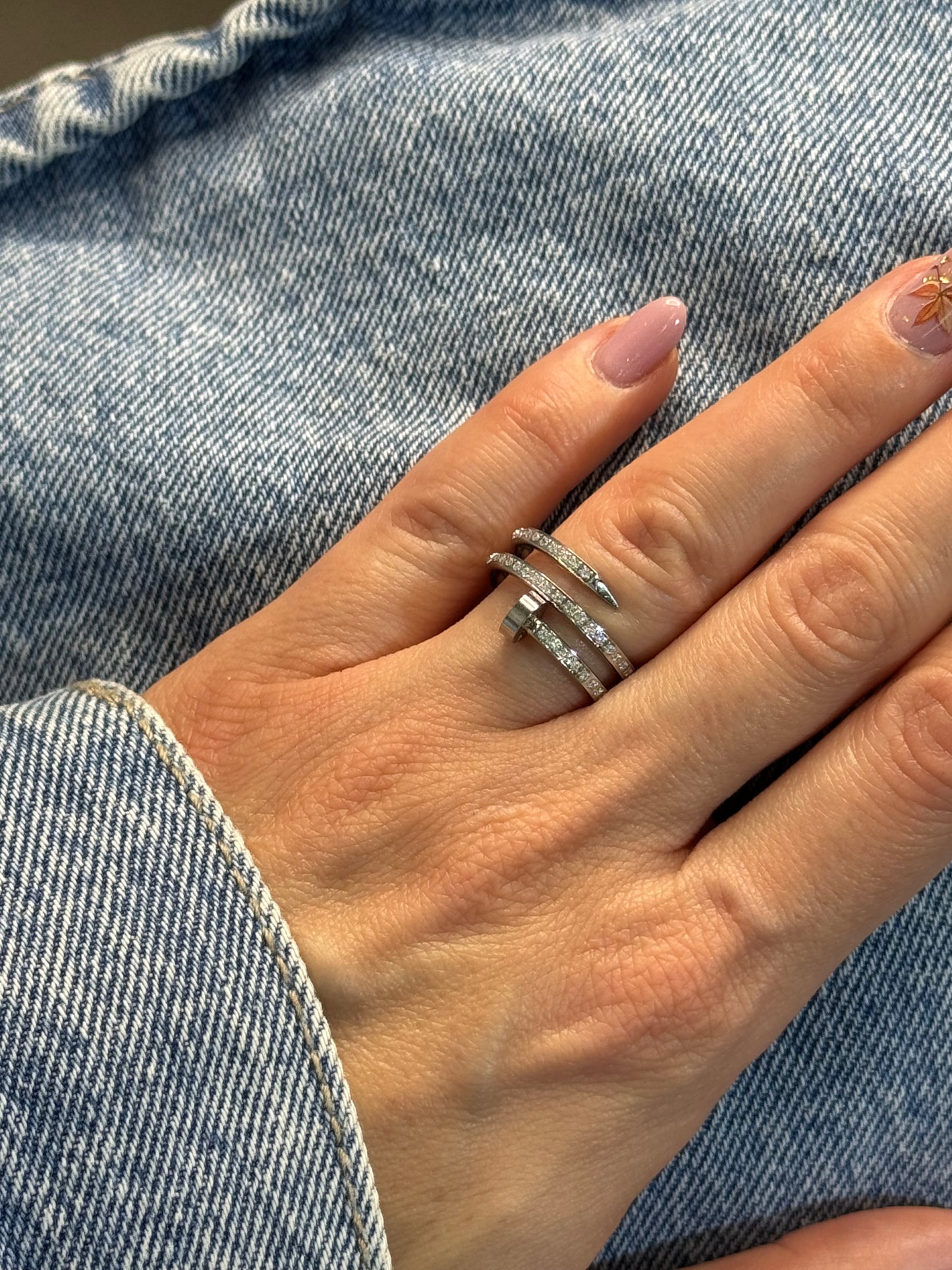 Τριπλό Δαχτυλίδι σε Χρυσό και Ασημί Χρώμα με Λαμπερές Πέτρες | Πολυτελές και Μοντέρνο