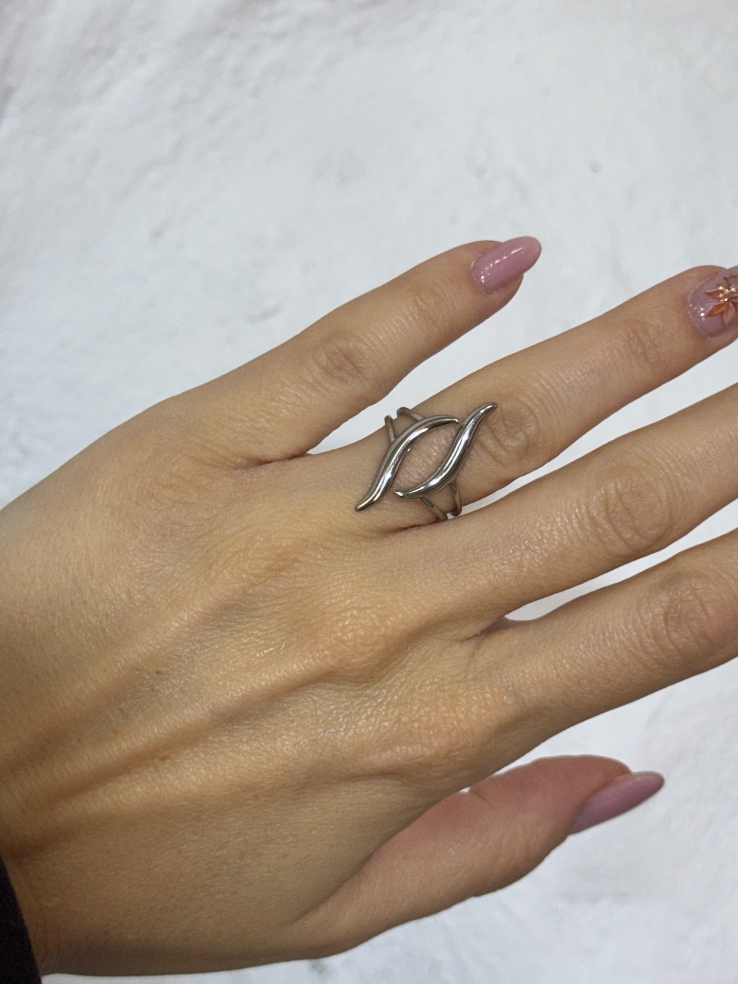 Δαχτυλίδι “Tide” – Η αρμονία της κίνησης