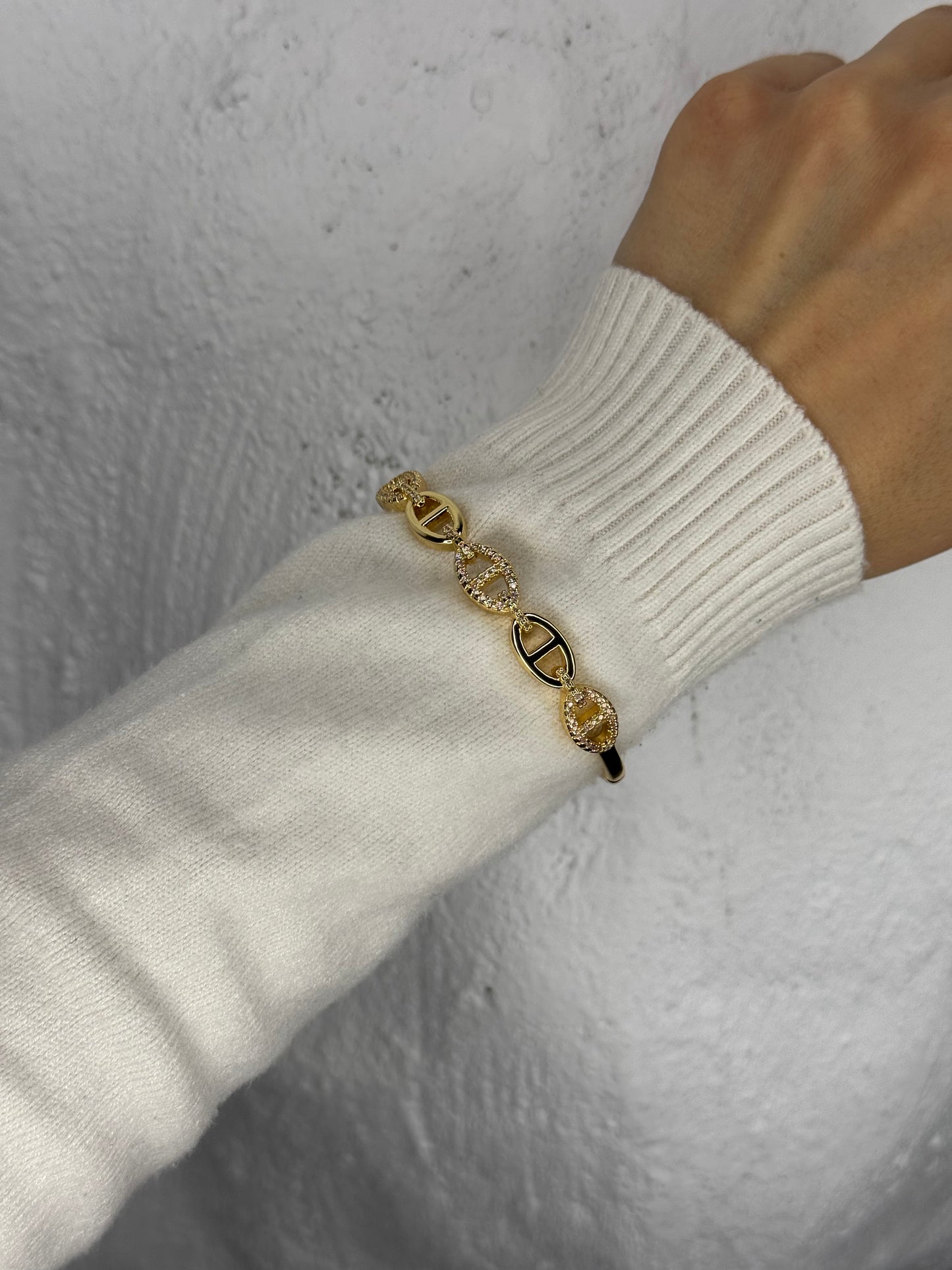 Infinity Shine – χειροπέδα από ανθεκτικό ορείχαλκο