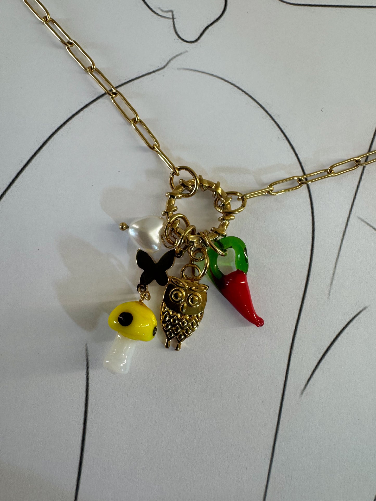 Κολιέ “Amuletto” με Πολύχρωμα Charms – Pnoe Studio