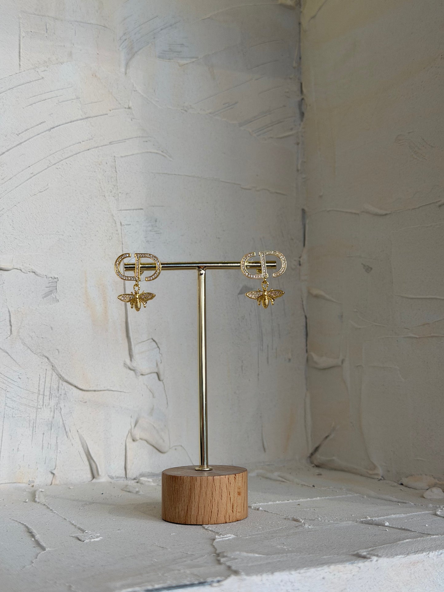 Emblem Bee – σκουλαρίκια ανθεκτικός ορείχαλκος