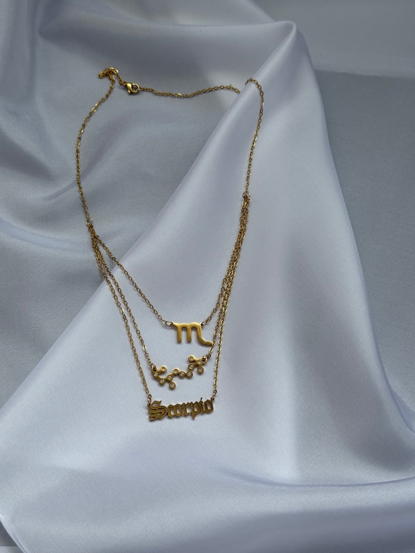 Χρυσά Κολιέ Ζωδίων από Ατσάλι – Μοναδικά Κοσμήματα από το Pnoe Studio