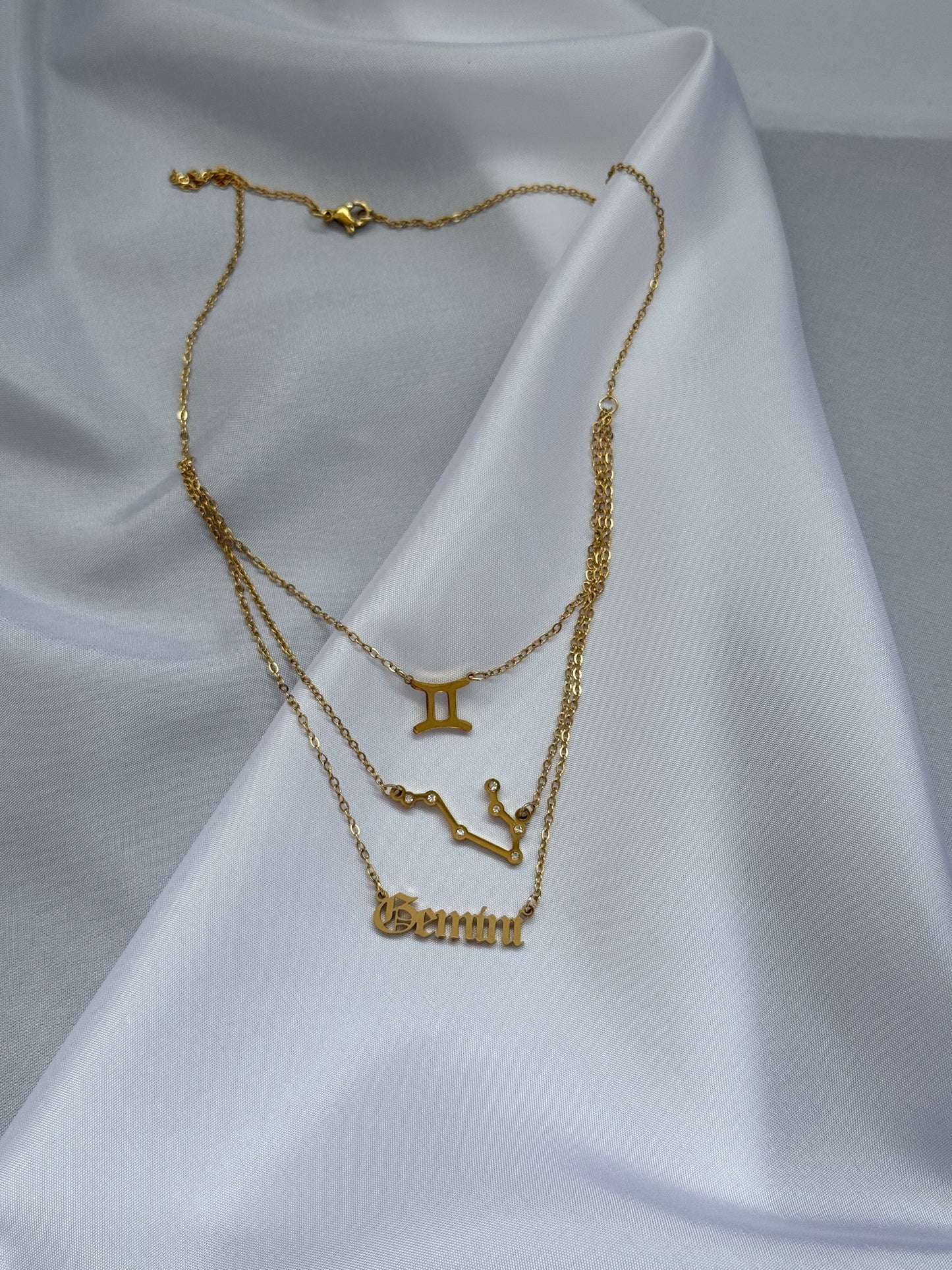 Χρυσά Κολιέ Ζωδίων από Ατσάλι – Μοναδικά Κοσμήματα από το Pnoe Studio