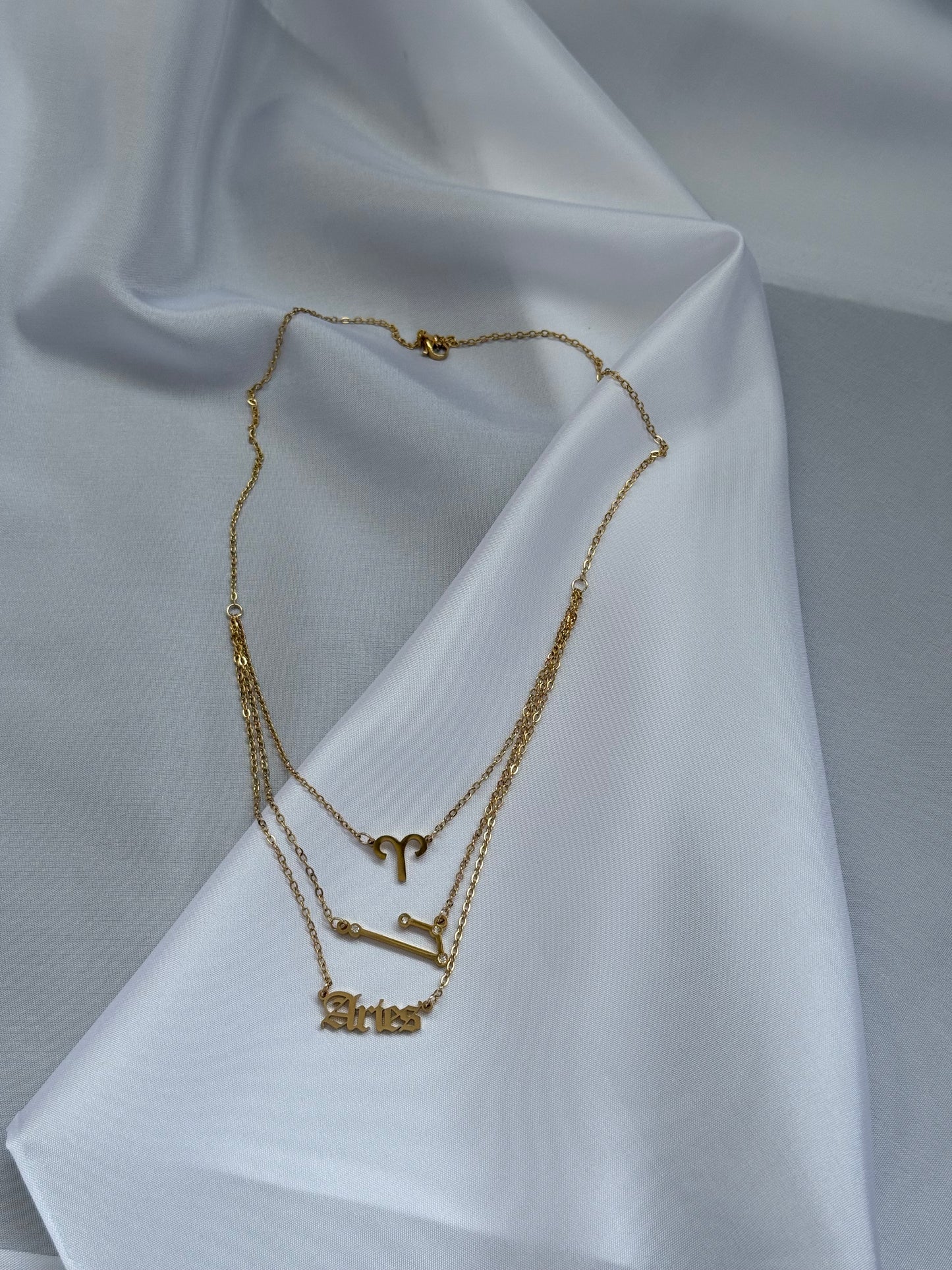 Χρυσά Κολιέ Ζωδίων από Ατσάλι – Μοναδικά Κοσμήματα από το Pnoe Studio