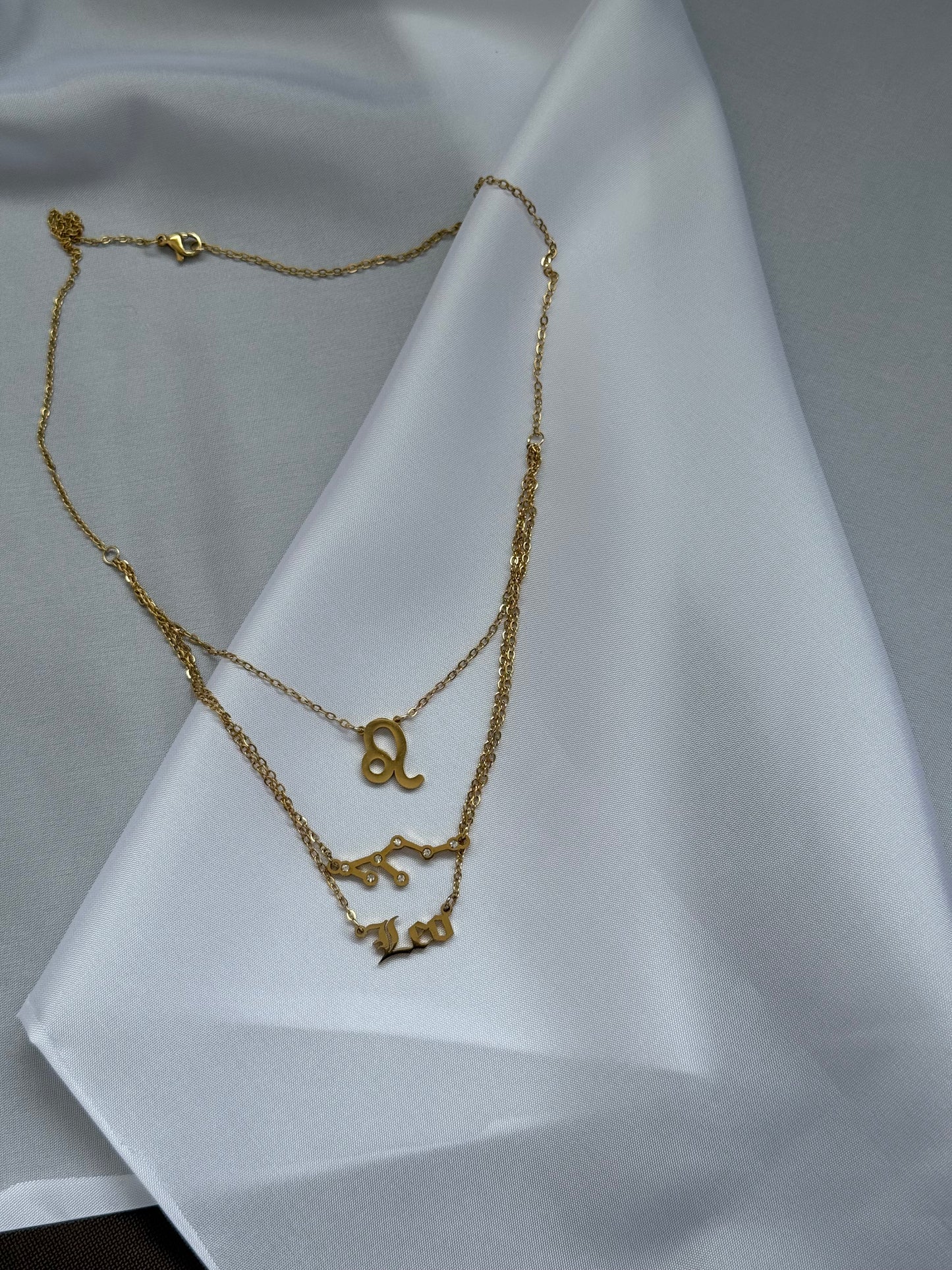 Χρυσά Κολιέ Ζωδίων από Ατσάλι – Μοναδικά Κοσμήματα από το Pnoe Studio