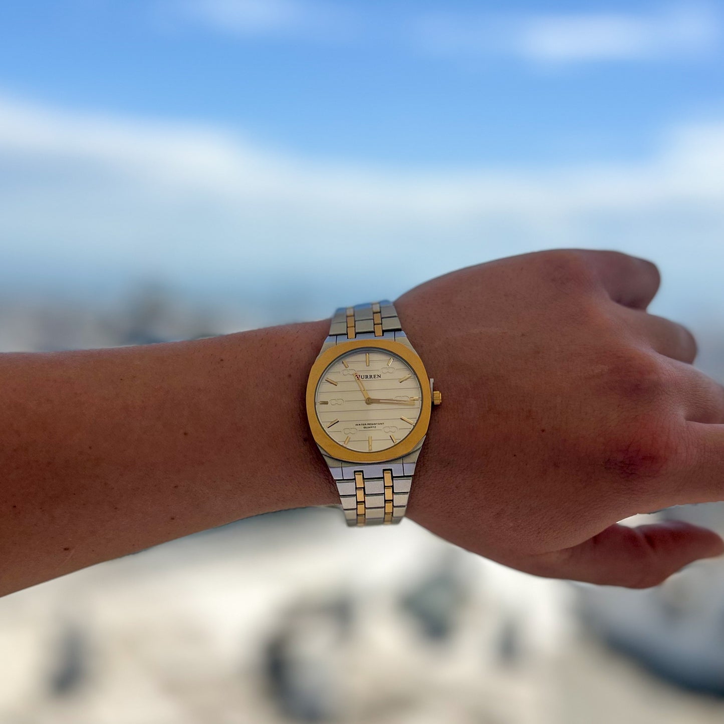 Ανδρικό Ρολόι CURREN Flat Design με Δίχρωμο Μπρασελέ – Κομψότητα Χαμηλών Τόνων με Πολυτελείς Πινελιές