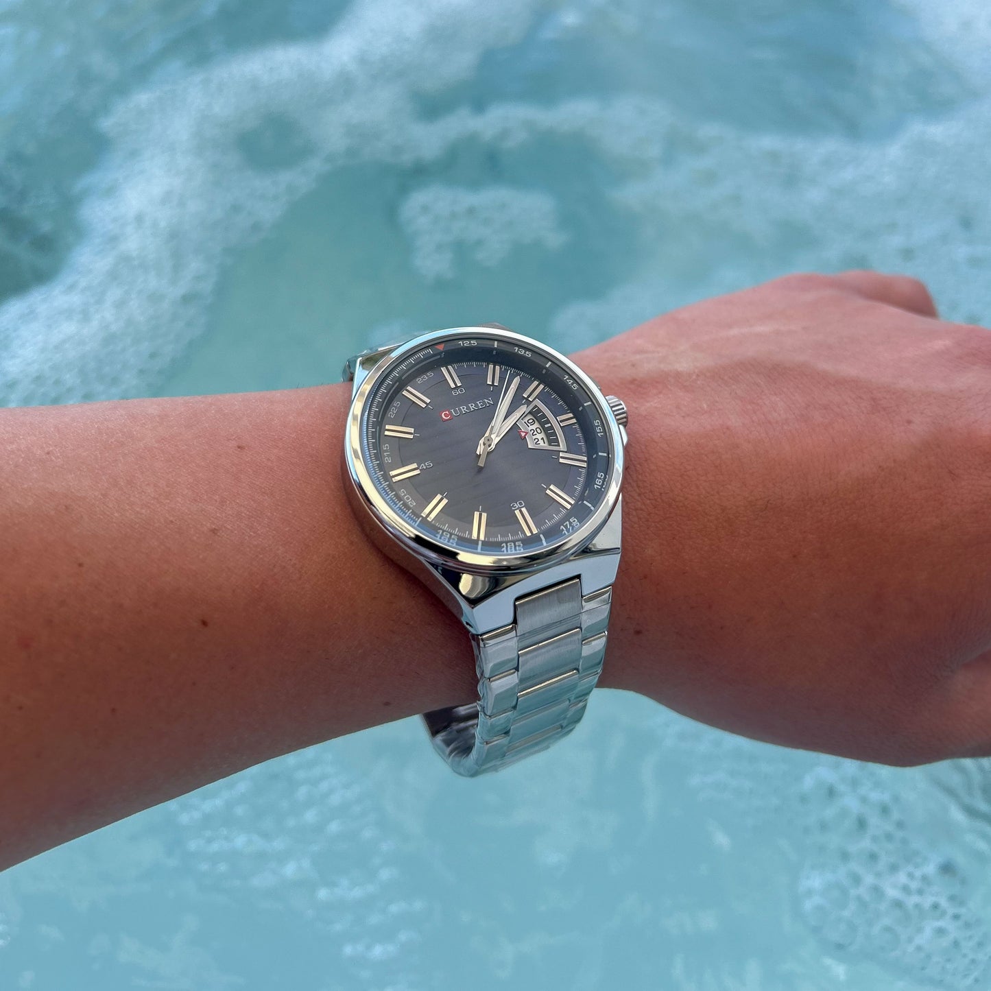 Ανδρικό Ρολόι CURREN All-Silver με Μαύρο Καντράν – Κομψότητα & Δύναμη σε Απόλυτη Ισορροπία