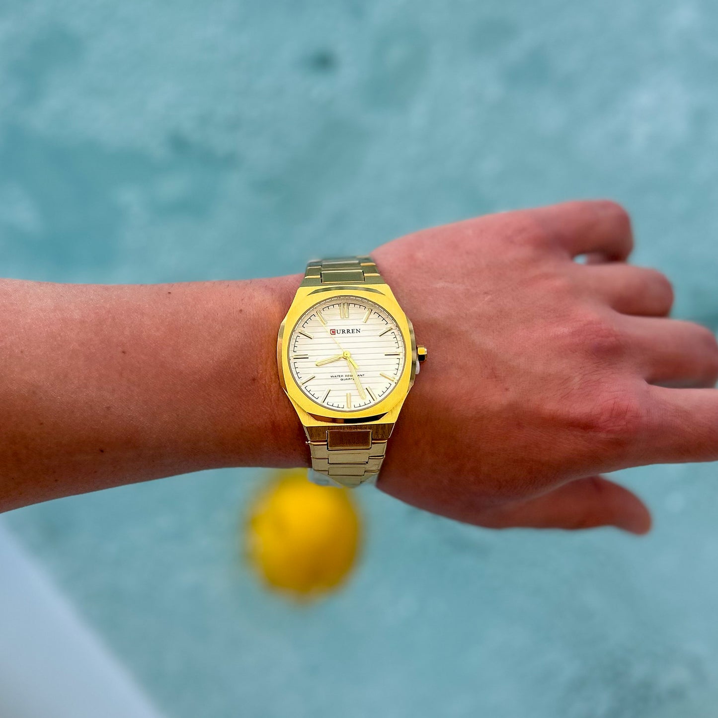 Ανδρικό Ρολόι CURREN Χρυσό με Λευκό Καντράν – Πολυτέλεια σε Κάθε Λεπτομέρεια