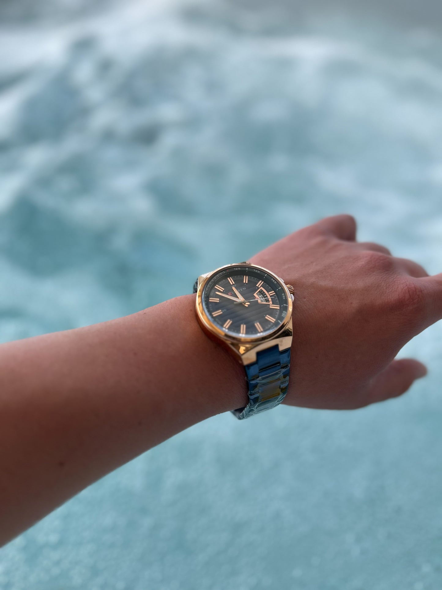 Ανδρικό Ρολόι Curren σε Μπλε και Rose Gold με Ημερομηνία και Σπορ Καντράν