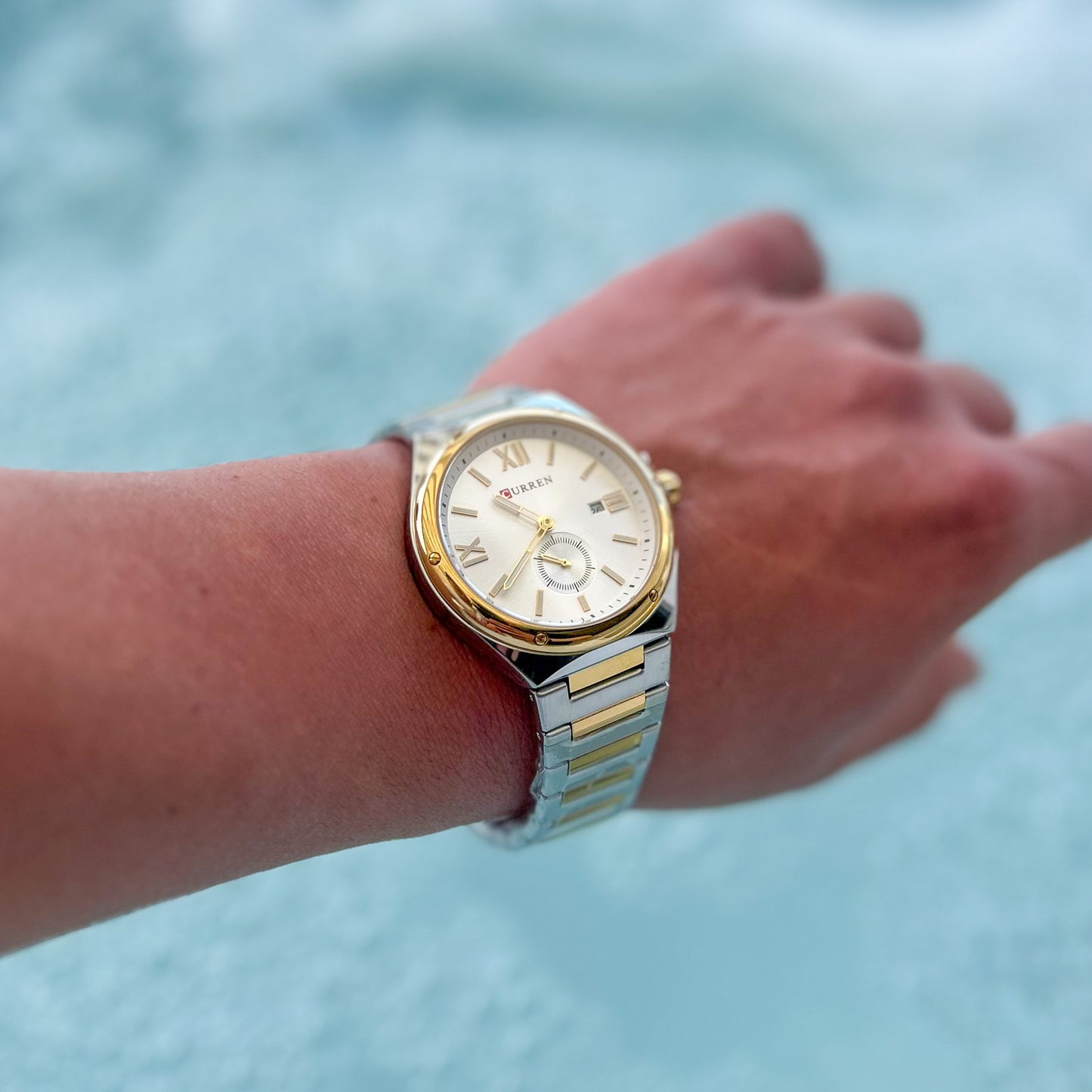 Ανδρικό Κλασικό Ρολόι Curren με Λευκό Καντράν και Δίχρωμο Μπρασελέ σε Χρυσό & Ασημί
