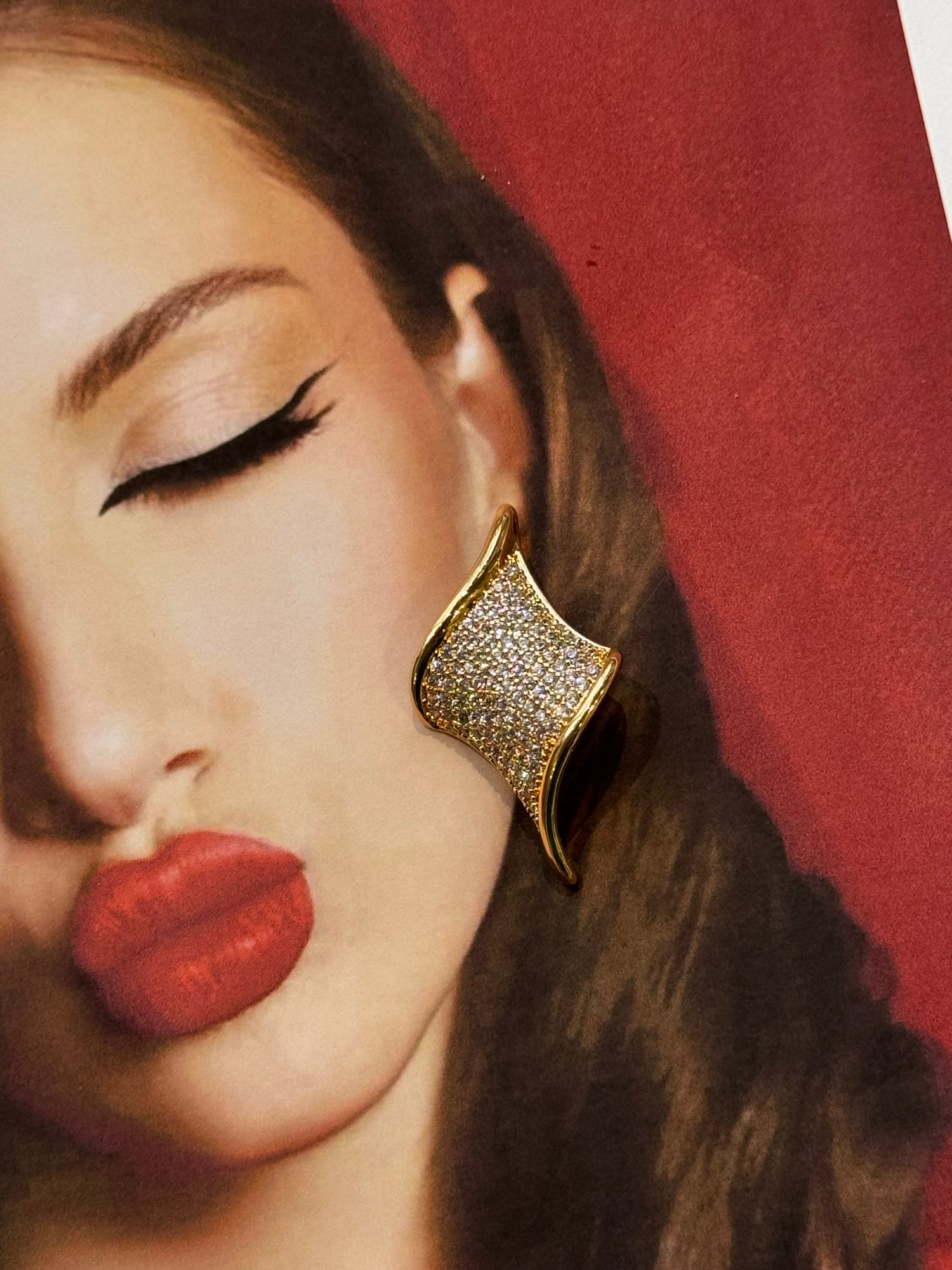 Σκουλαρίκια - Κομψότητα και Στυλ από την Pnoe Studio