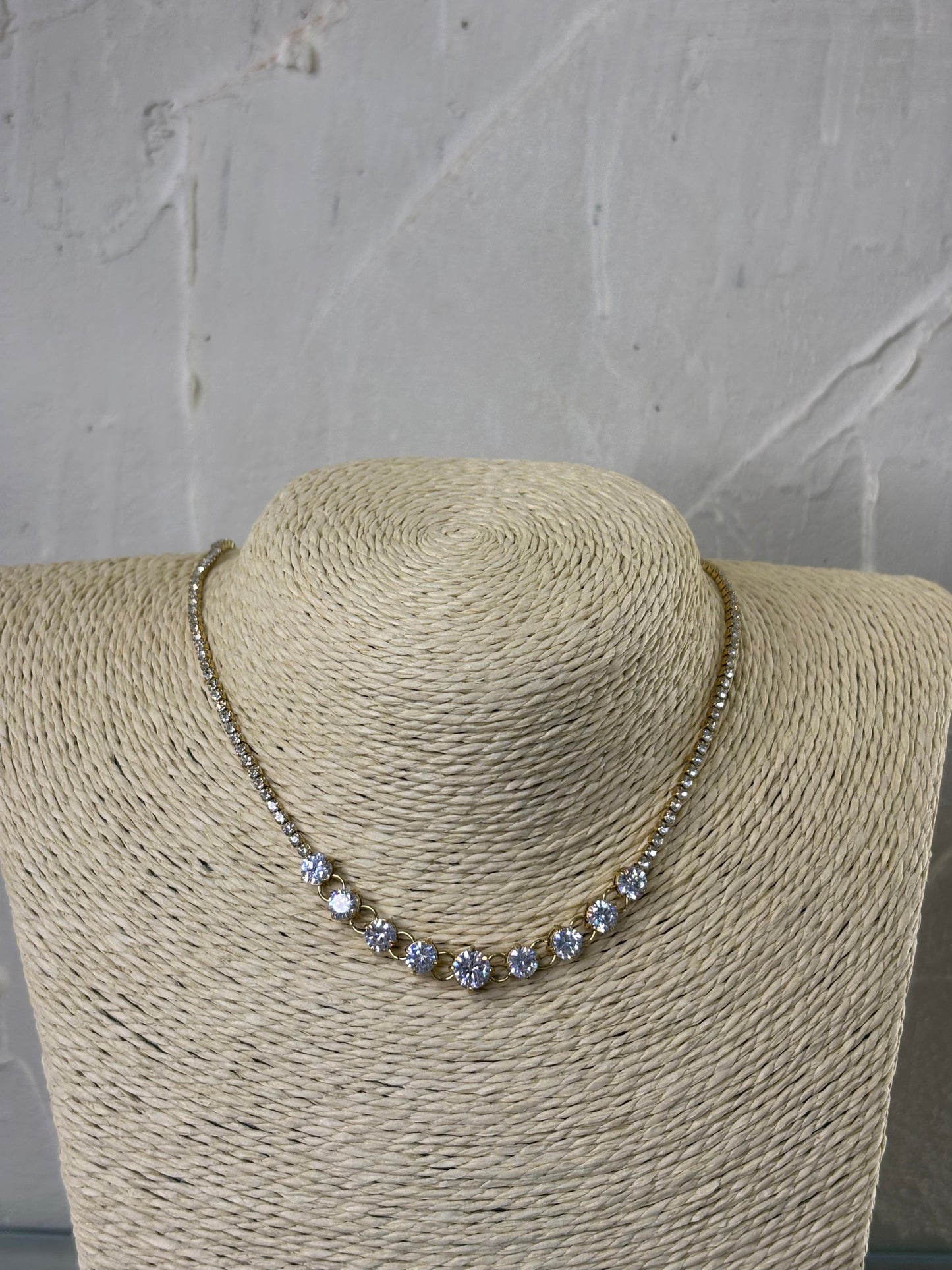 Κολιέ χρυσό ατσάλινο με στρας