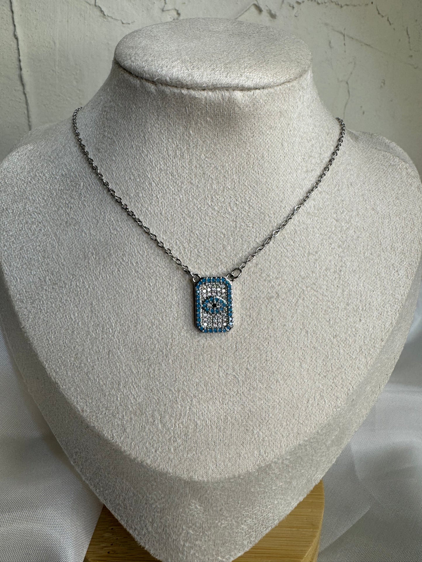 Γούρια με Μάτι - Κολιέ Προστασίας και Στυλ"