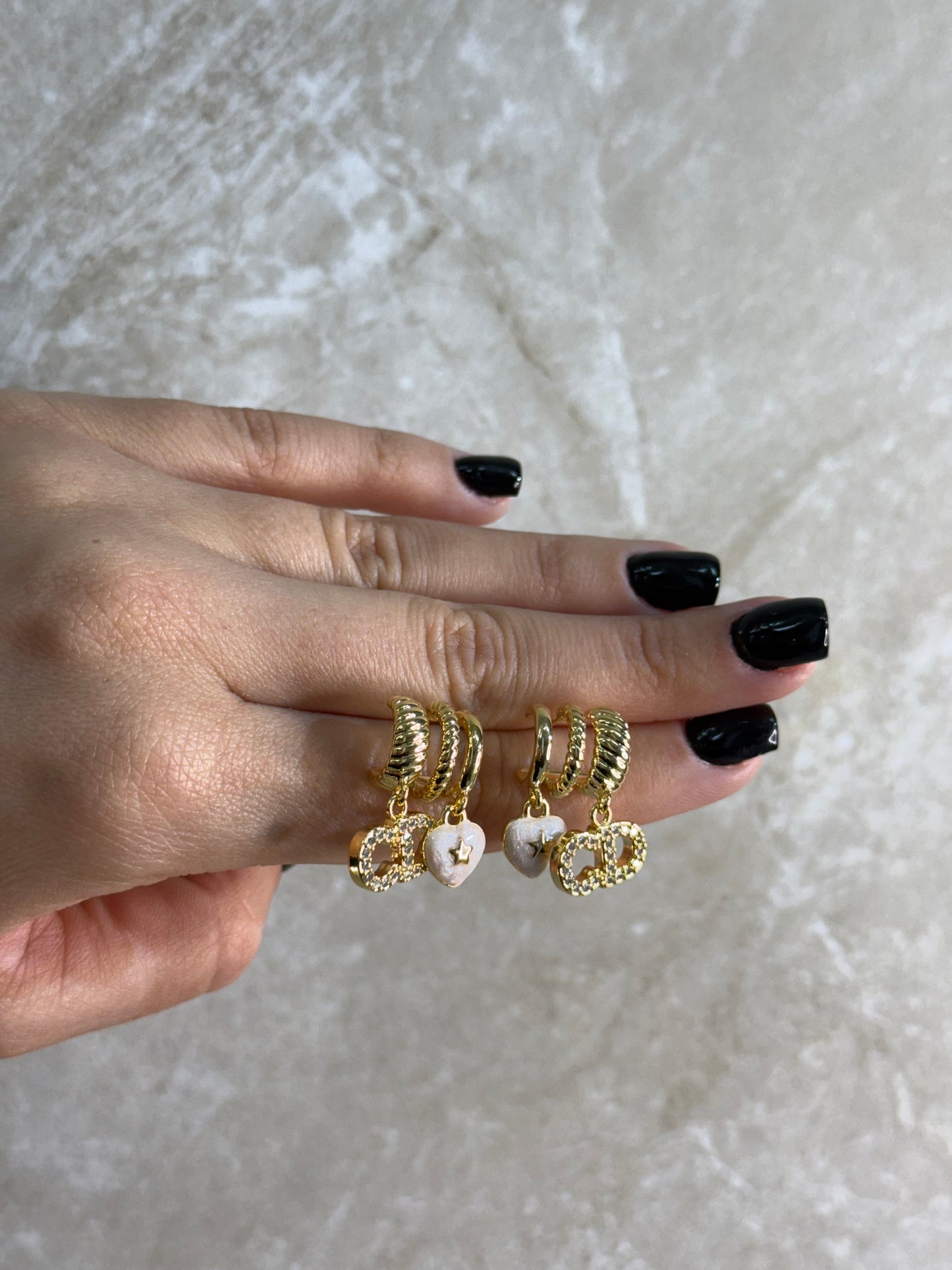 Σκουλαρίκια από ανθεκτικό χαλκό τριπλο με άσπρη καρδιά οι