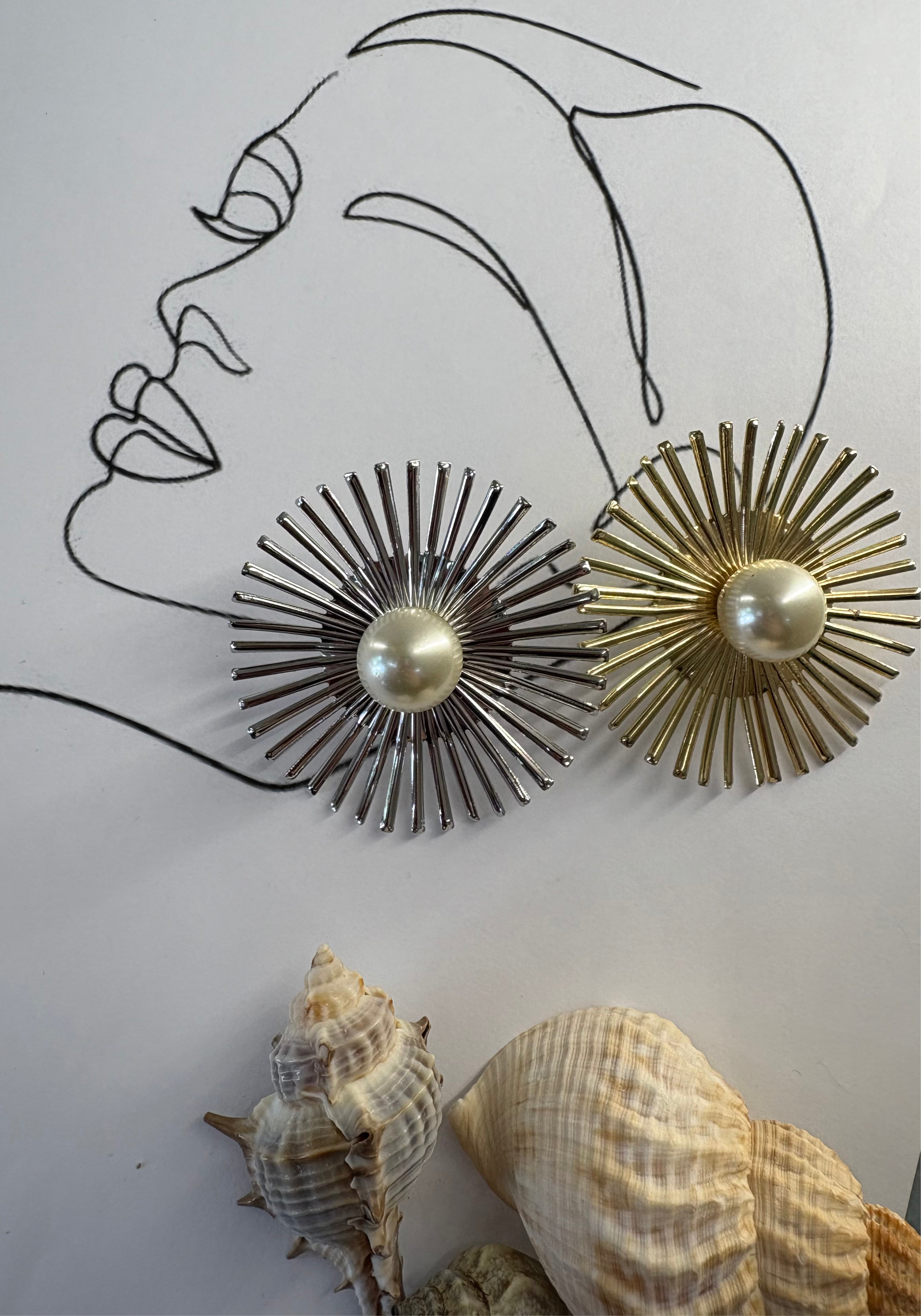 Σκουλαρίκια “Solaré” Ήλιος με Πέρλα – Gold ή Silver – Pnoe Studio