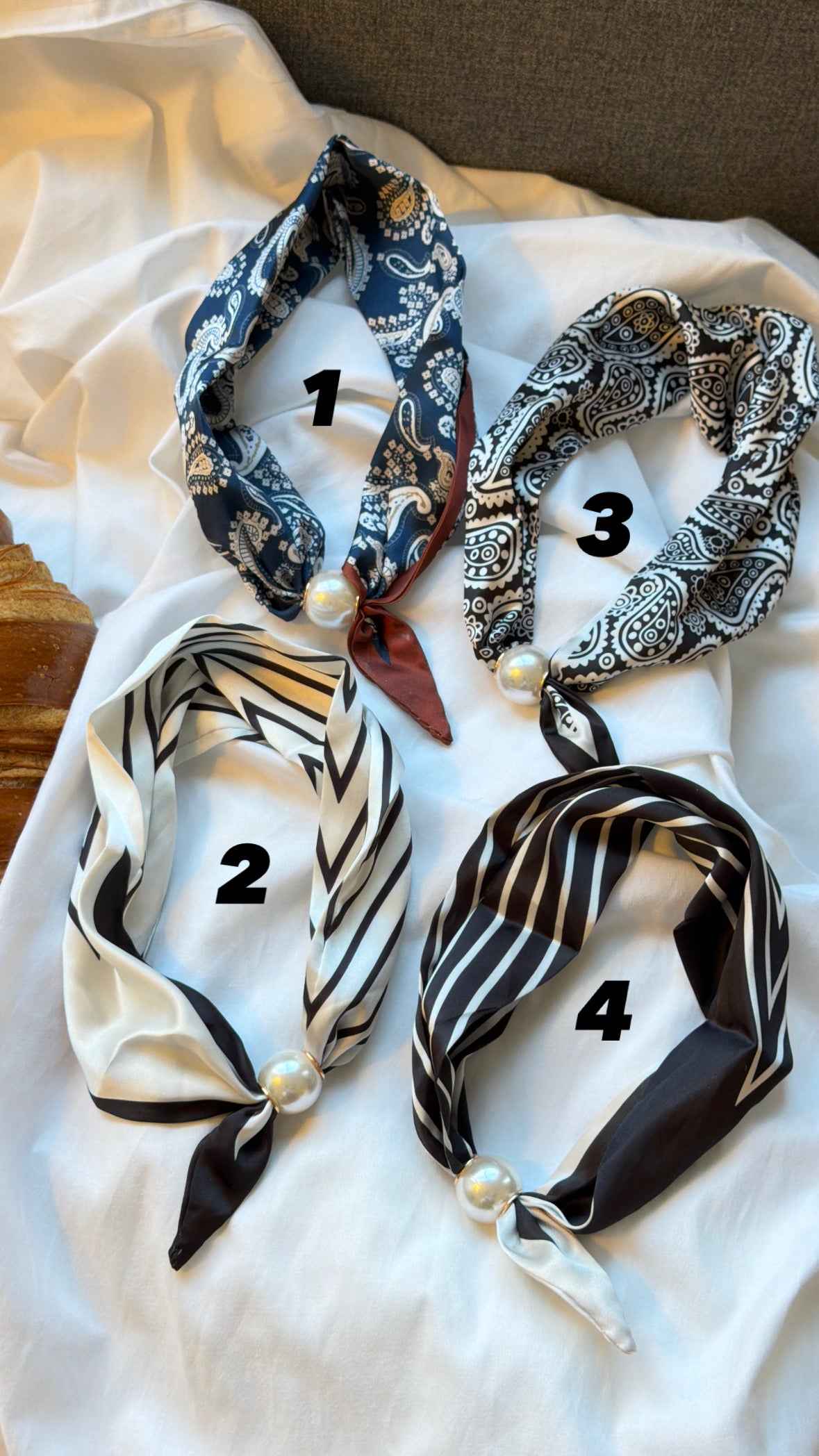 Carré Magnétique – Silk Touch Scarves