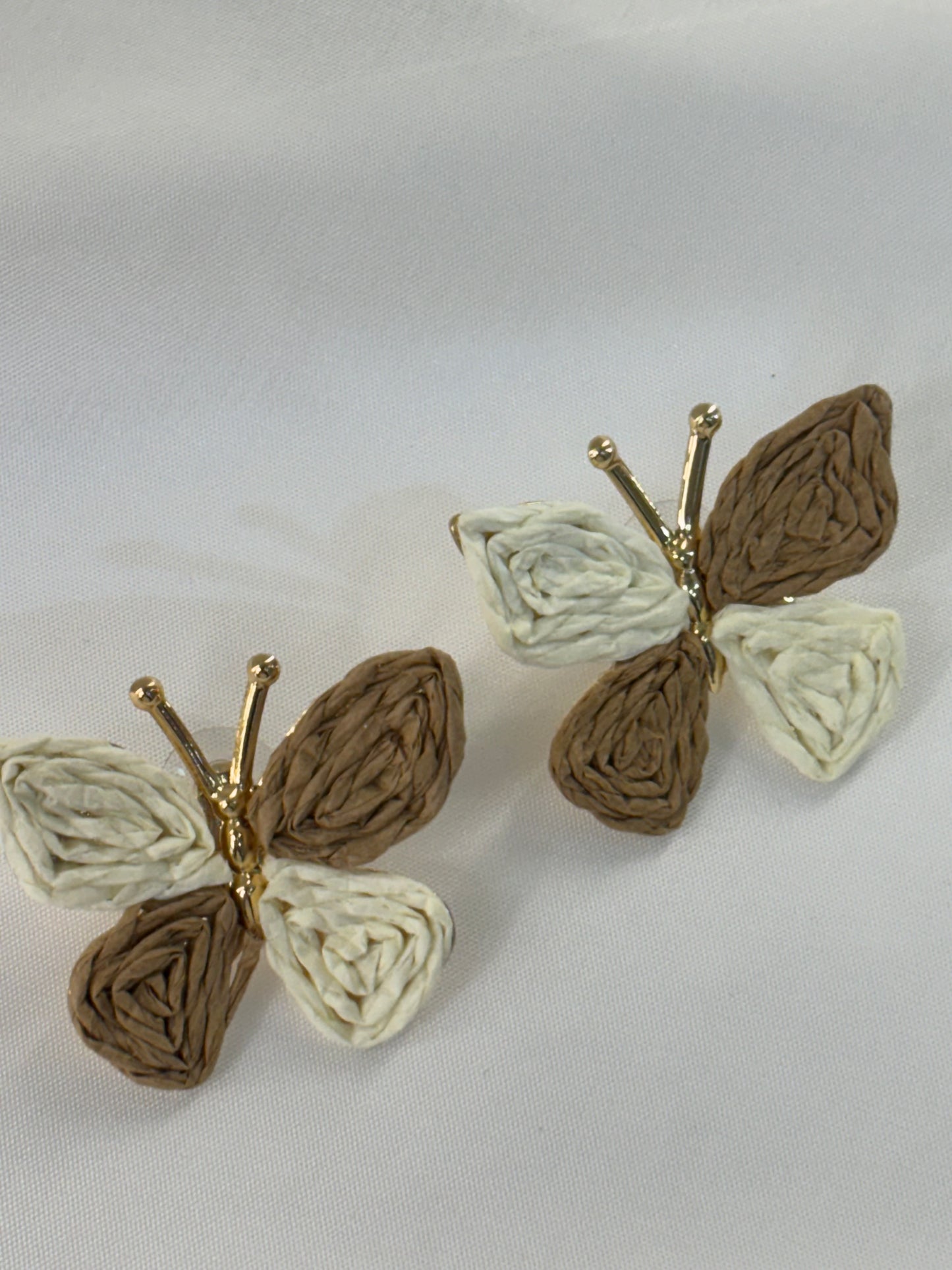 Γυναικεία Σκουλαρίκια Πεταλούδα Πλεκτά Καφέ & Εκρού | Pnoe Studio