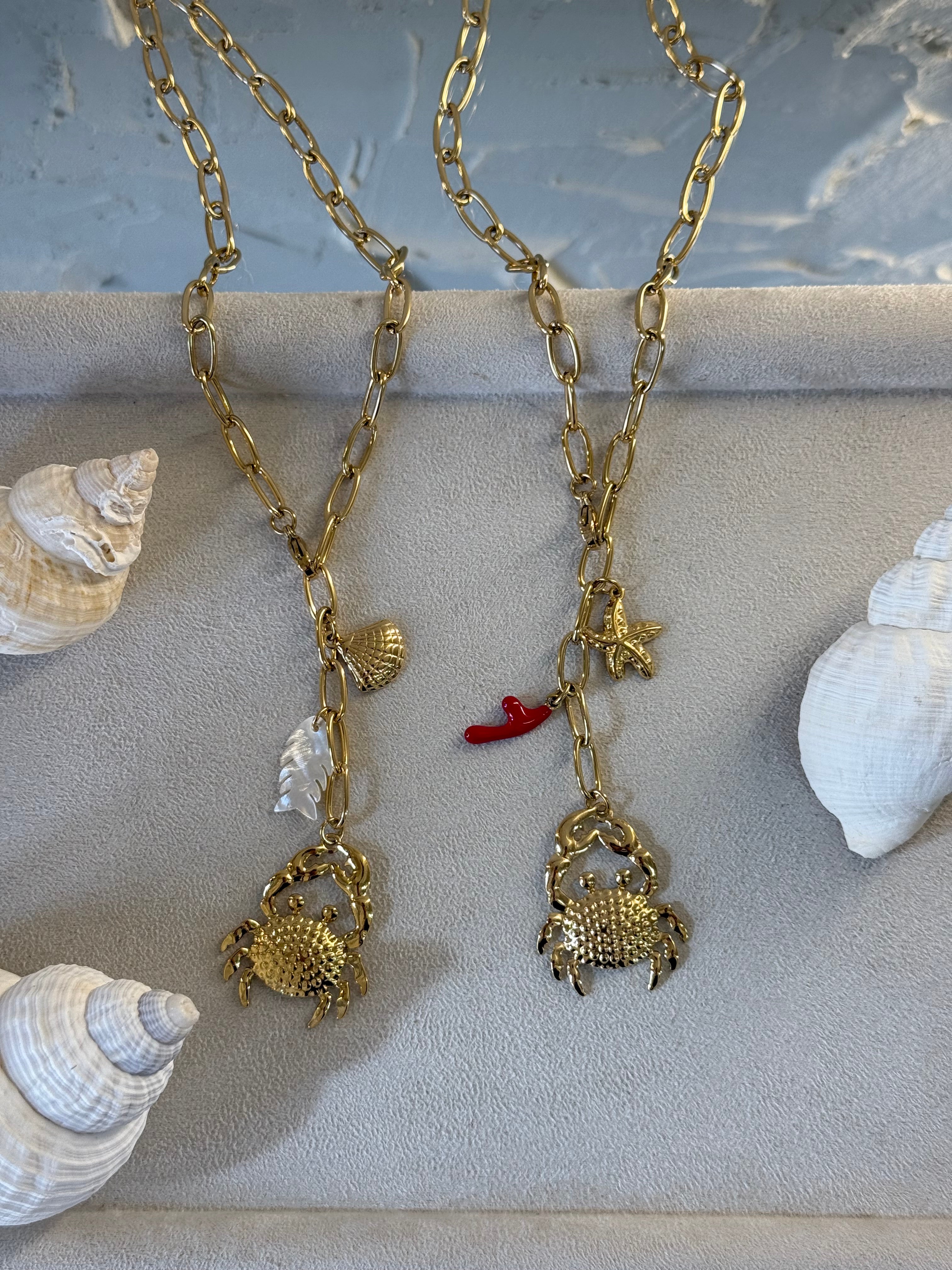 Κολιέ “Crabbie” με Χρυσό Καβουράκι & Θαλασσινά Charms – Red ή Beige – Pnoe Studio