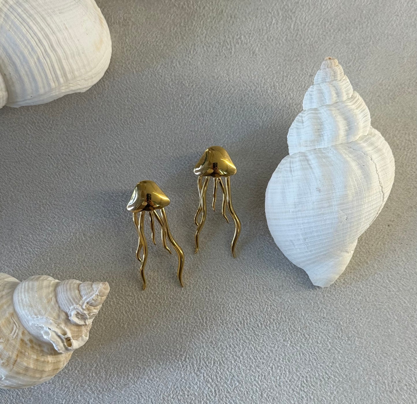 Σκουλαρίκια “Medusina” Χρυσά σε Σχήμα Μέδουσας – Pnoe Studio