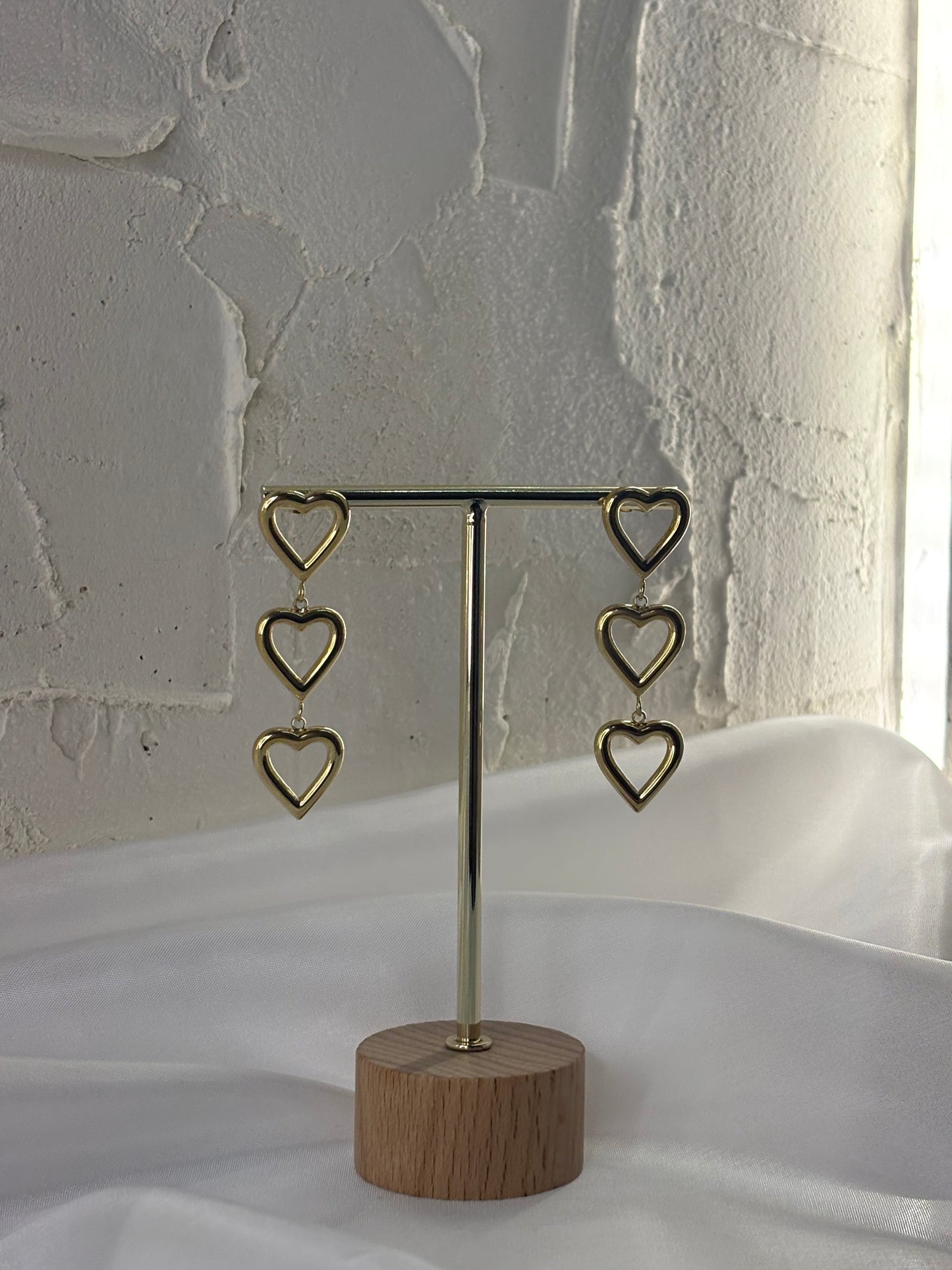 Gold-colored steel earrings with hearts
