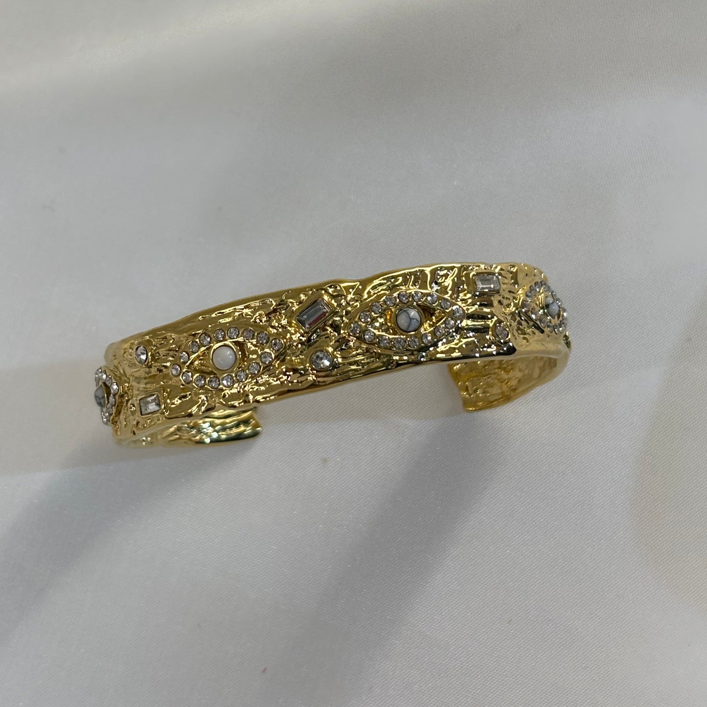 Χρυσή Χειροπέδα με Στρας και Διακοσμητικά Στοιχεία | Pnoe Studio