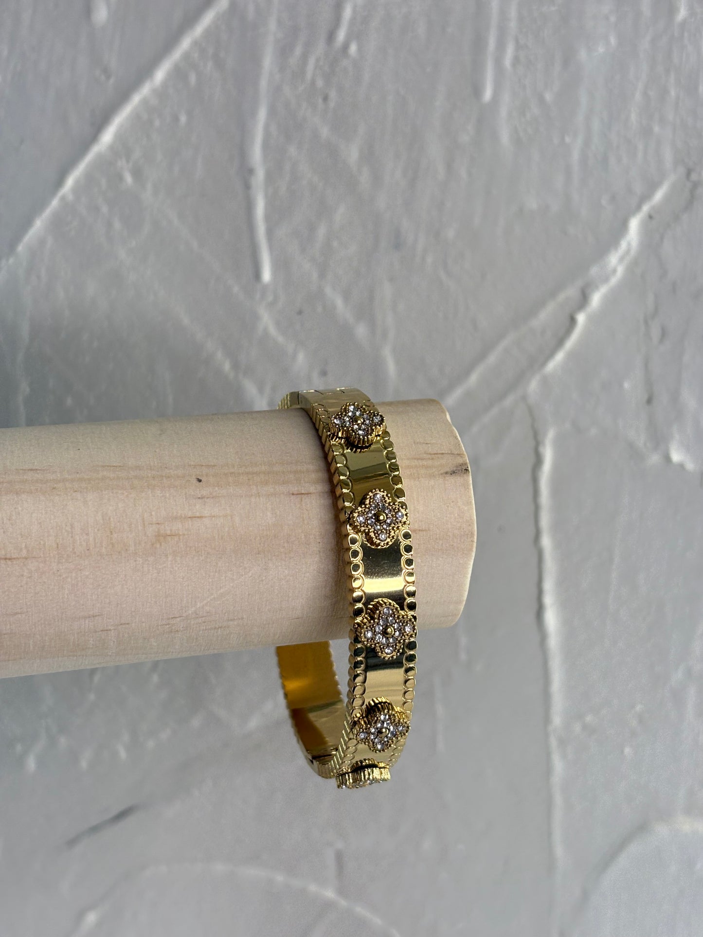 Ατσάλινη χρυσή χειροπεδα με ανάγλυφα σχέδια