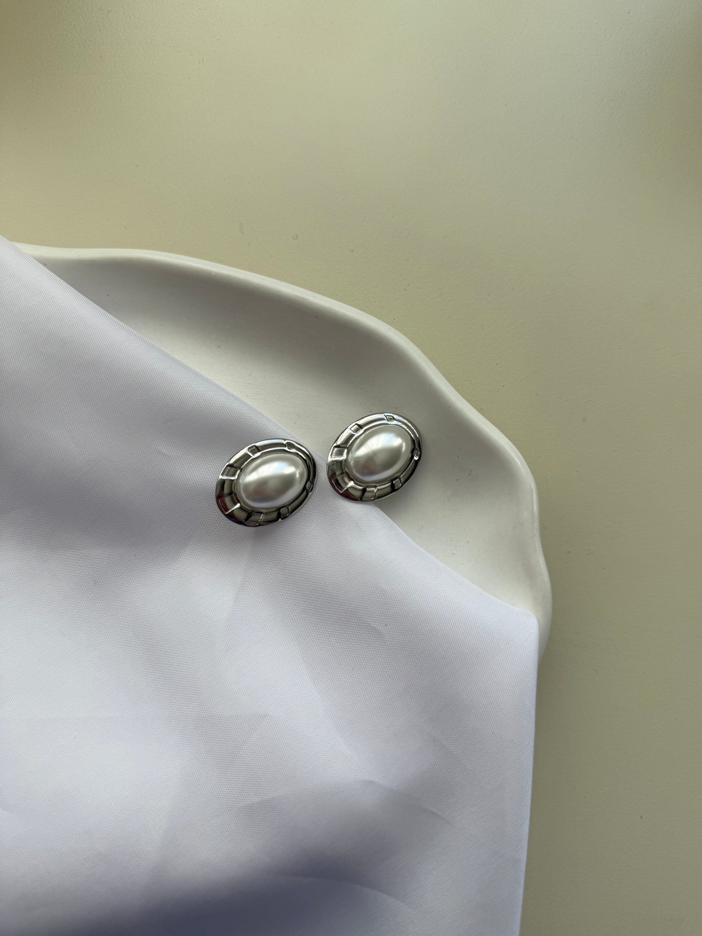 Steel earrings with pearl and clip