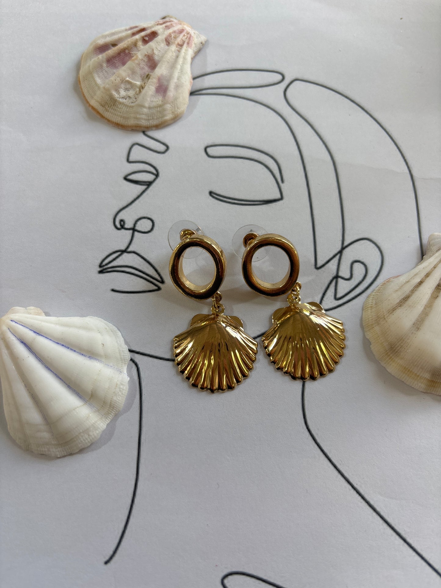 Σκουλαρίκια "Σέριφος" Χρυσά Κρεμαστά με Κοχύλι | Pnoe Studio