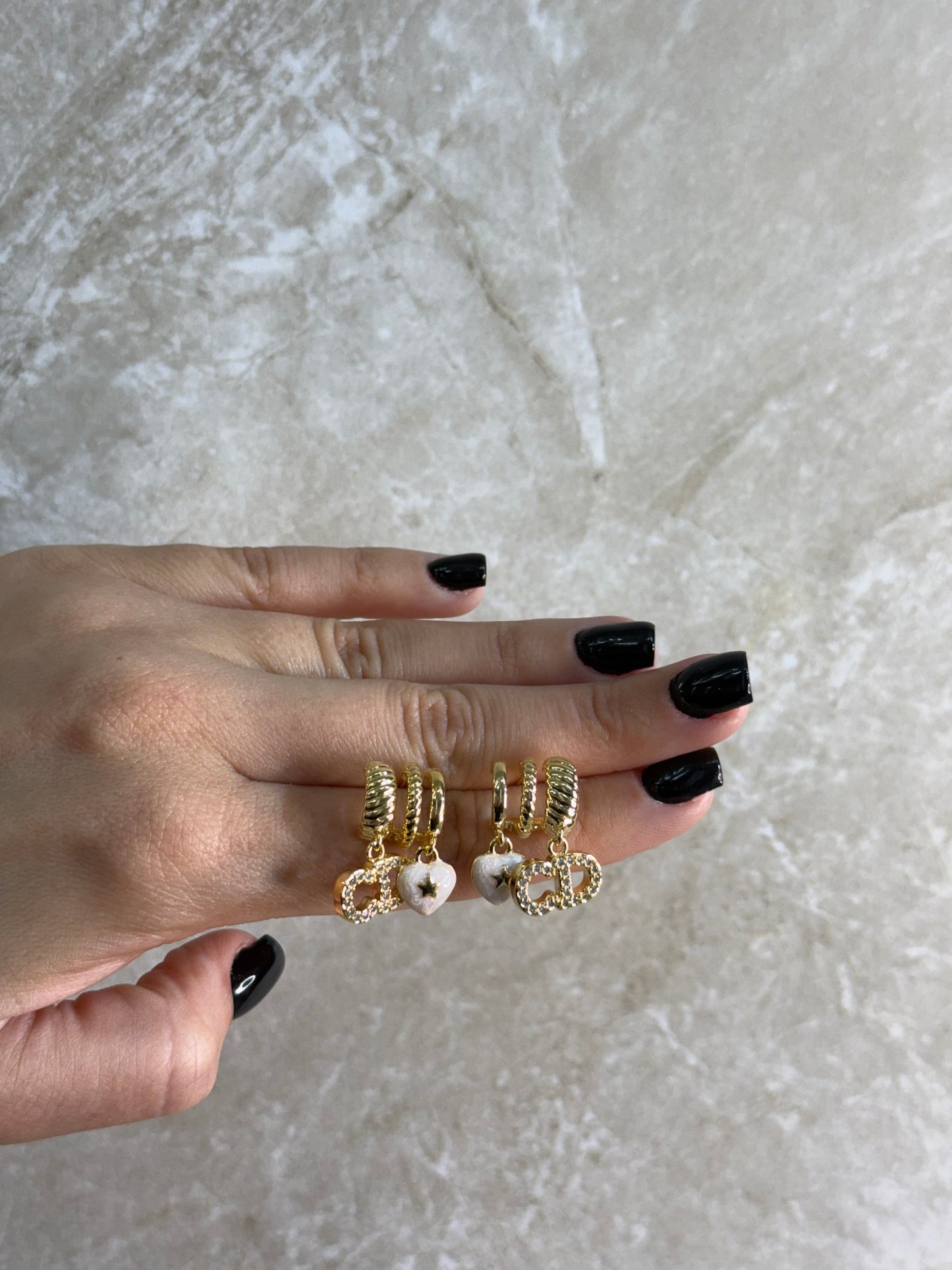 Σκουλαρίκια από ανθεκτικό χαλκό τριπλο με άσπρη καρδιά οι