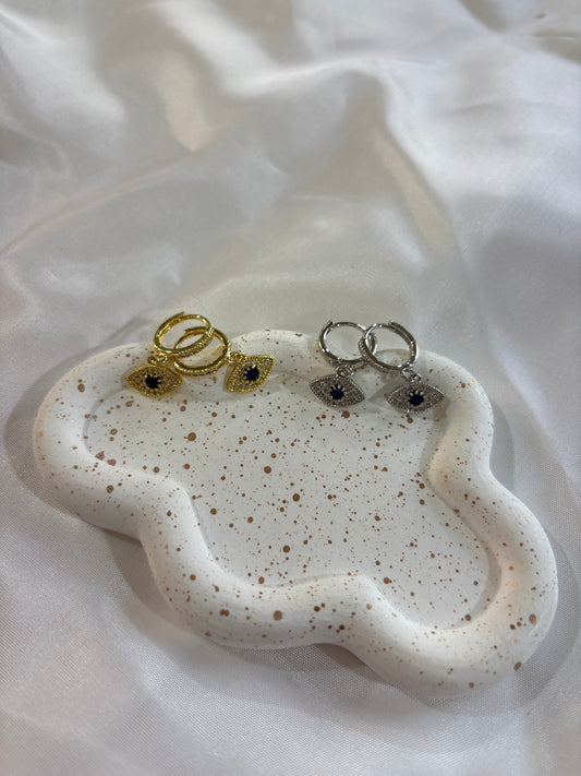 Eye earrings