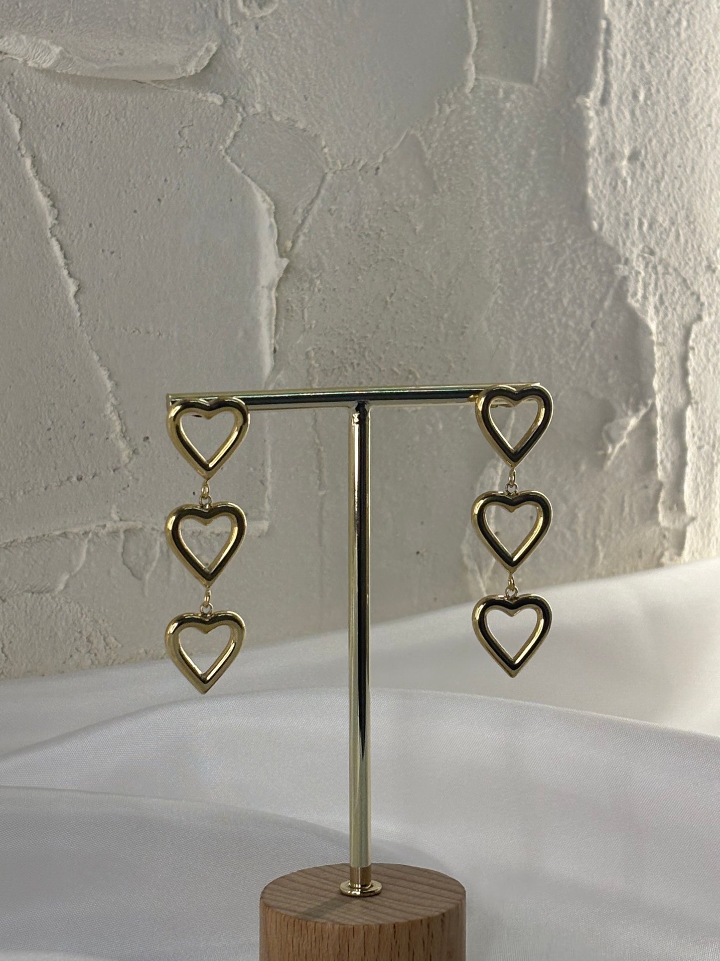 Gold-colored steel earrings with hearts