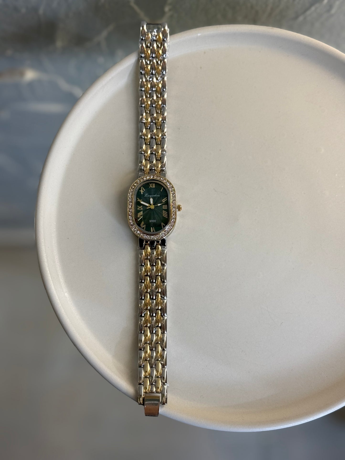 Green Passion / Οβάλ Ατσάλινο Ρολοί Χρυσό Με Ασημί ✨